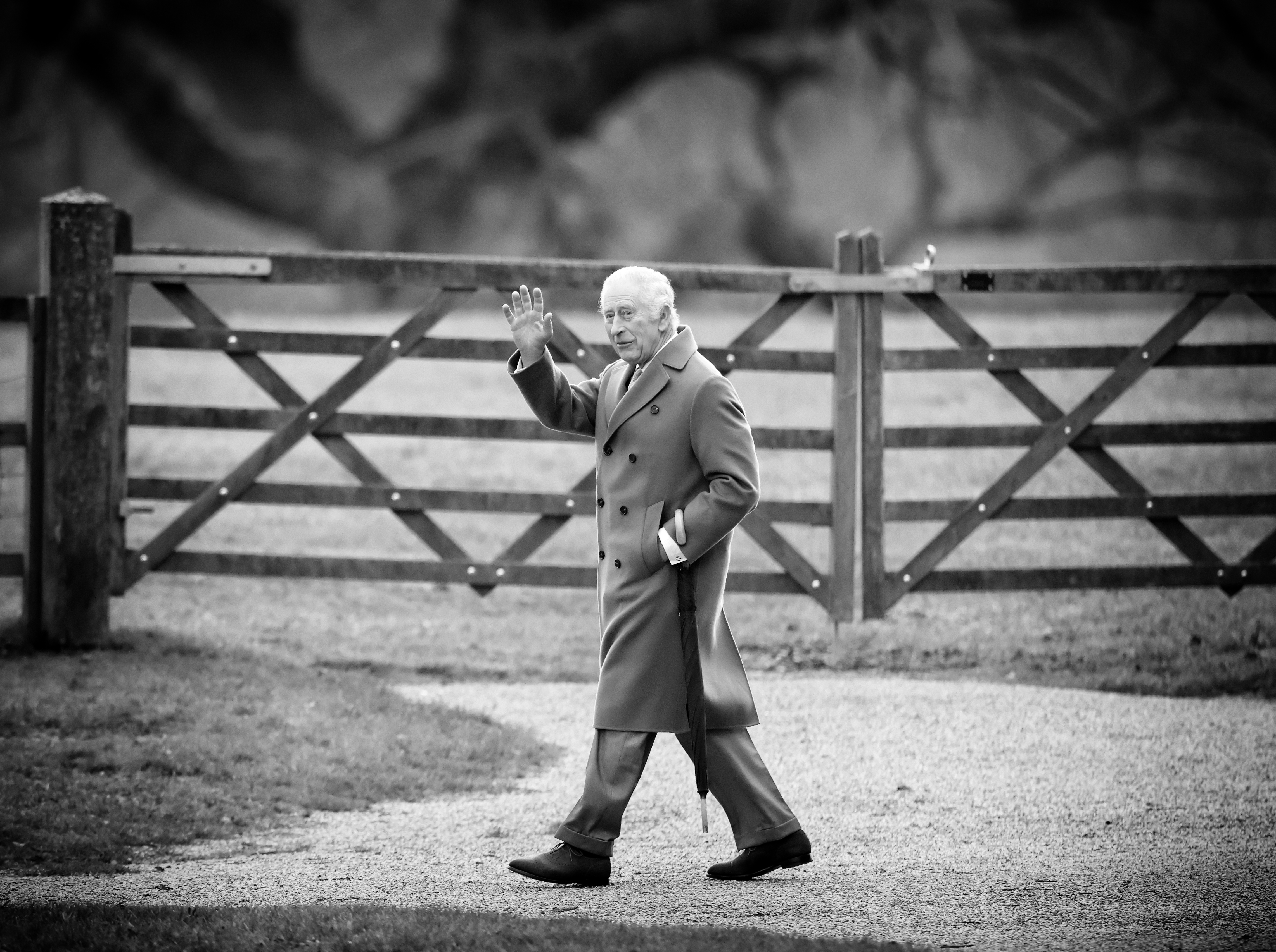 Rey Charles III asiste a un servicio dominical en Sandringham el 7 de enero de 2024 | Foto: Getty Images