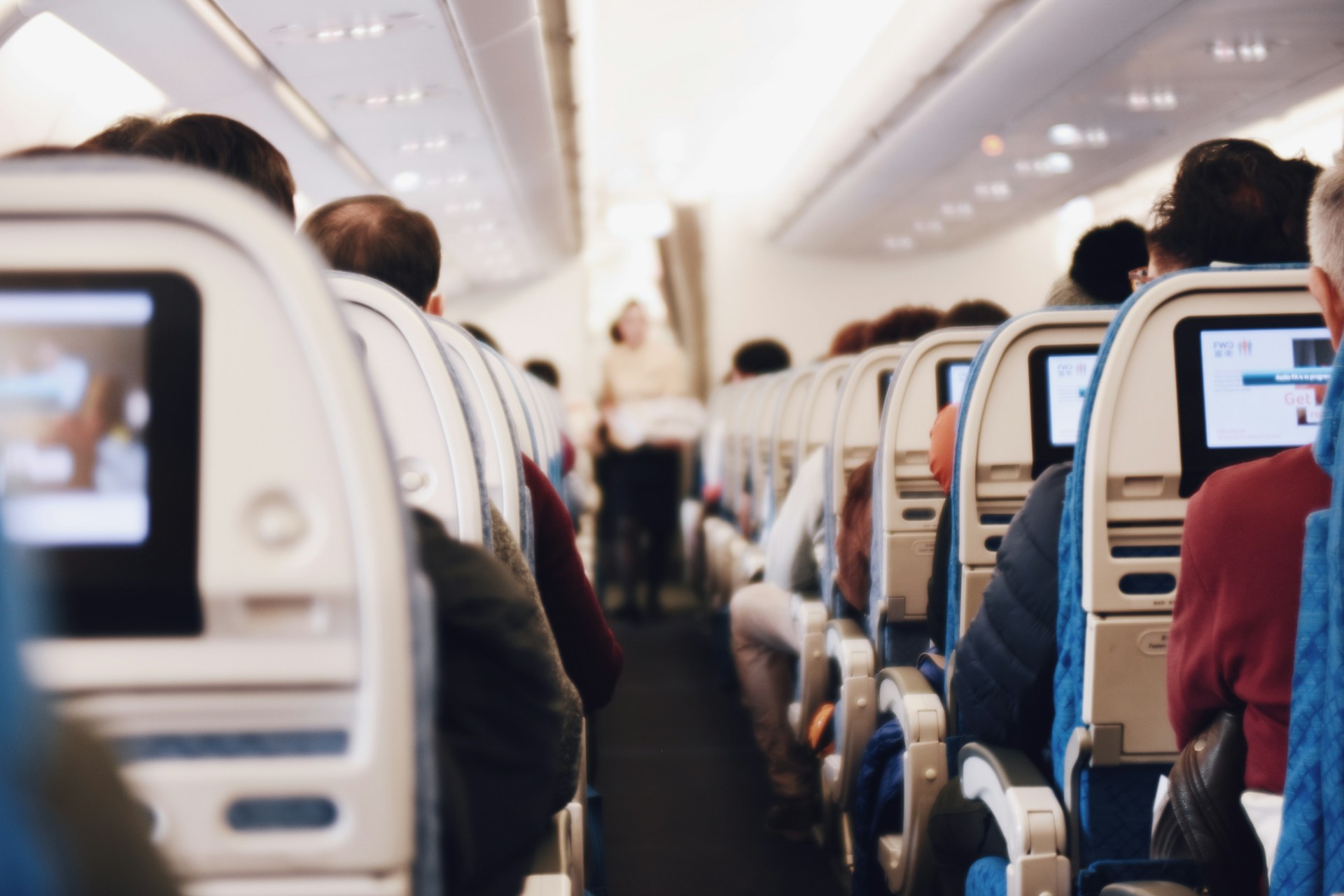 Personas sentadas en un vuelo | Fuente: Unsplash