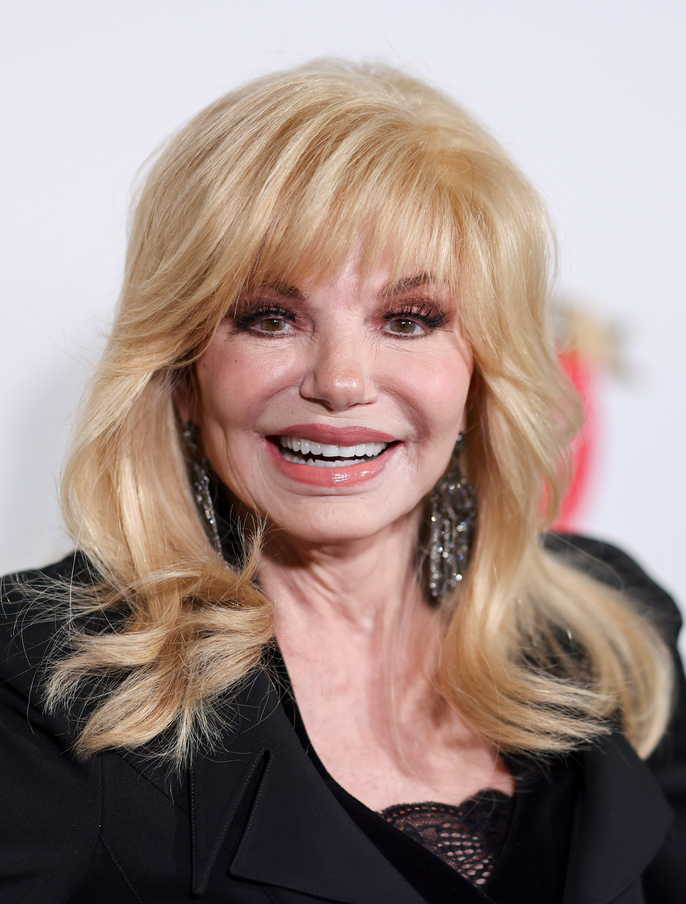 Loni Anderson asiste al evento navideño de Lifetime en honor a las cónyuges de militares de Blue Star Families en The Maybourne Beverly Hills el 28 de noviembre de 2023 | Fuente: Getty Images