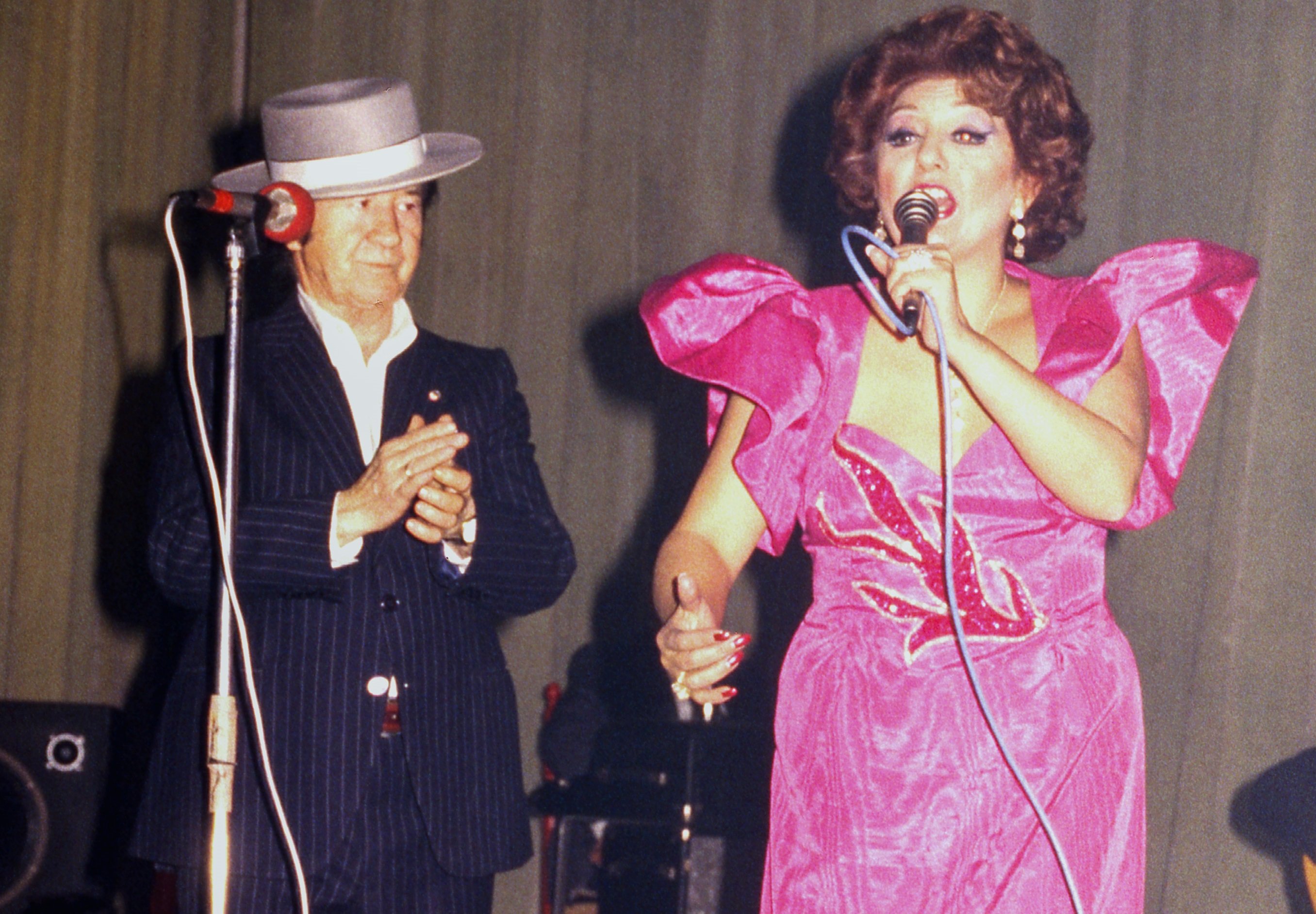 Los cantaores españoles Dolores Abril y su esposo Juanito Valderrama, 1991, Madrid, España. | Foto: Getty Images