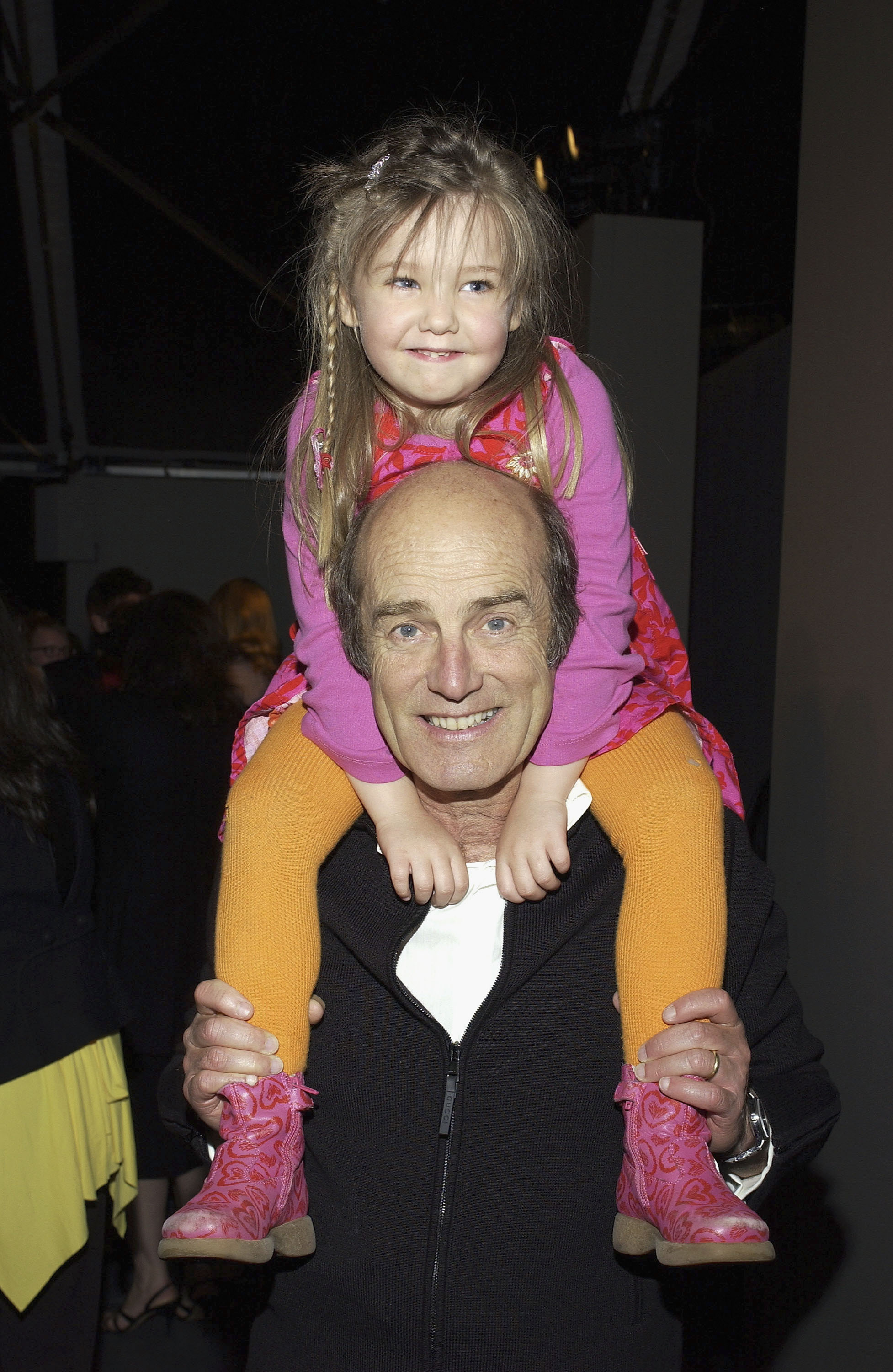 Skip Brittenham y su hija India Rose en Brentwood, California, el 28 de abril de 2005 | Fuente: Getty Images