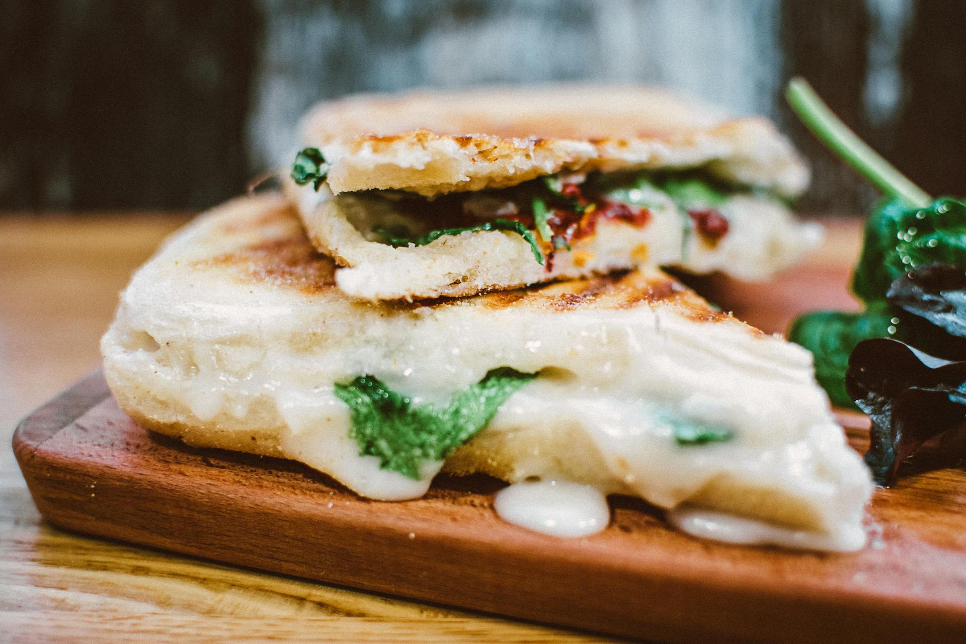 Un bocadillo de queso a la plancha | Fuente: Pexels