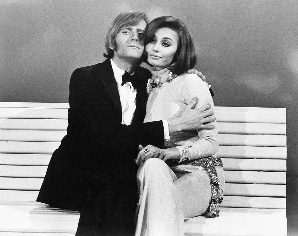 Nino Ferrer junto a Raffaella Carrà en el programa ‘Io, Agata e tu’. Roma, 1970. | Foto: Getty Images