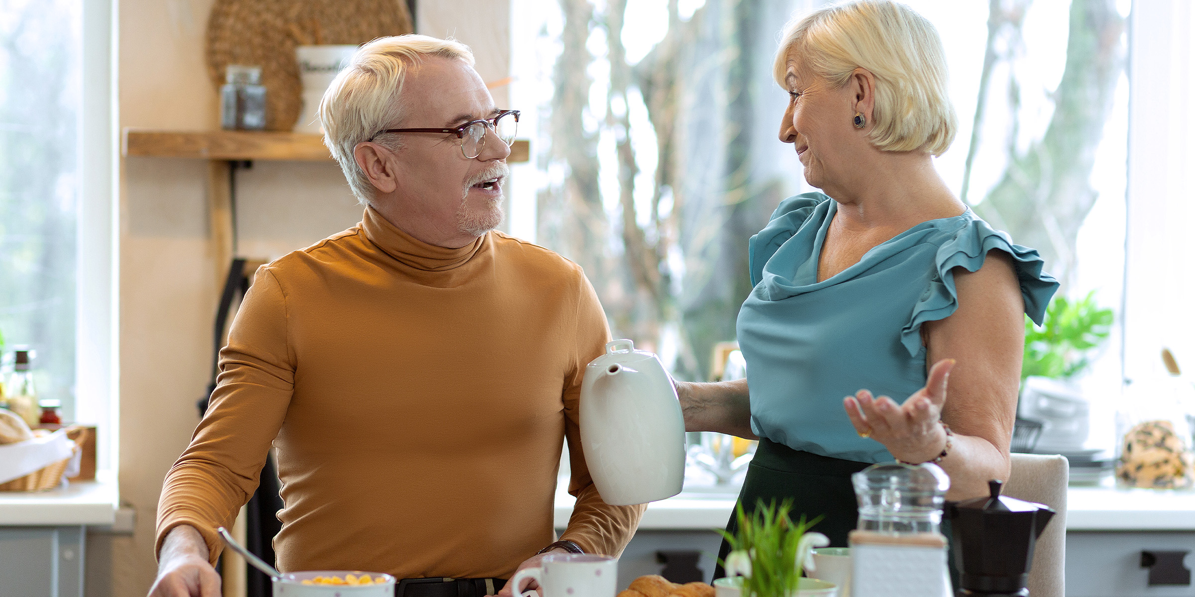 Una pareja de ancianos | Fuente: Shutterstock