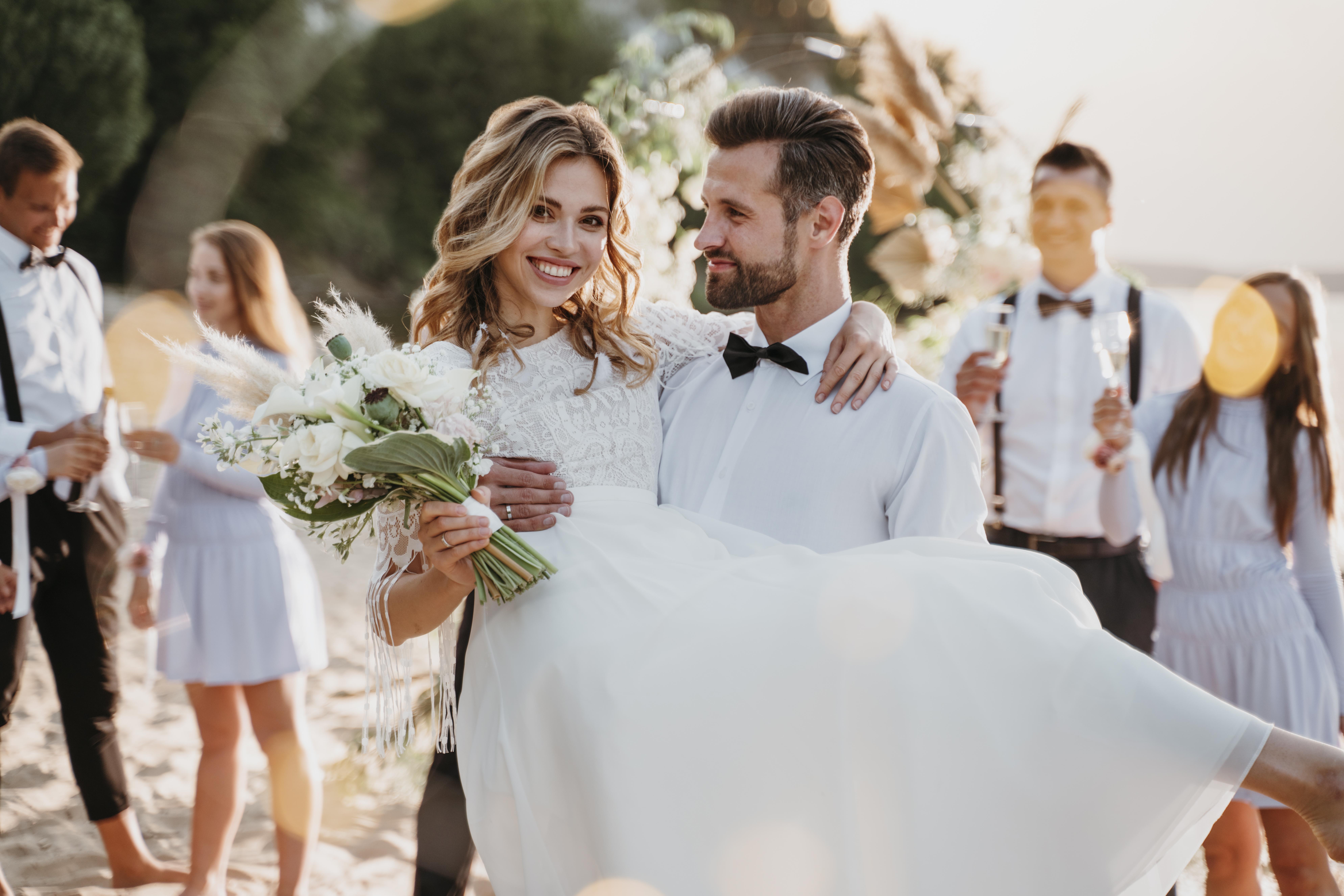 Los novios, muy felices | Fuente: Magnific