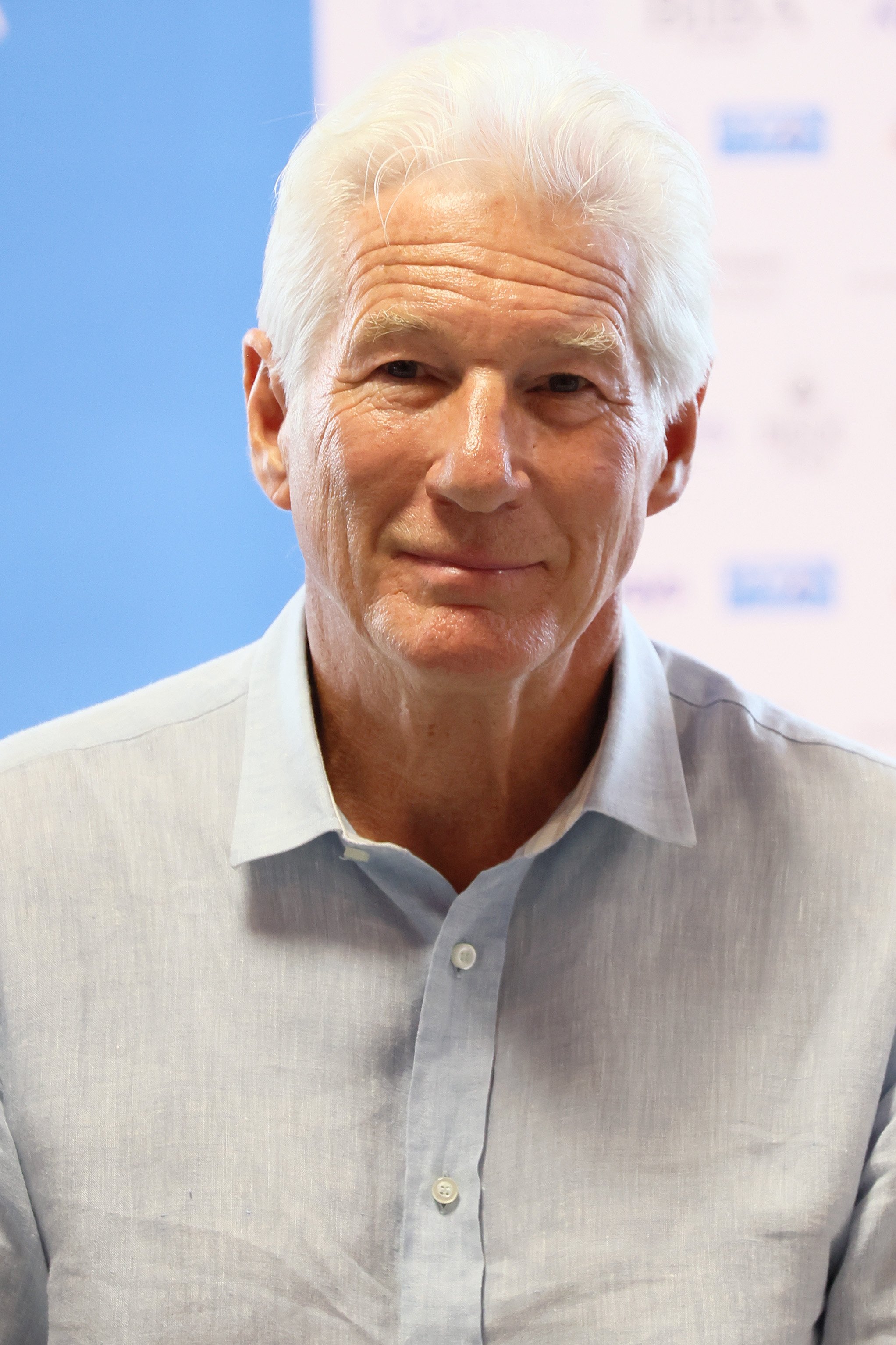 Richard Gere habla con los medios durante una conferencia de prensa en el Festival de Cine Magna Graecia en Cittadella Regionale 2022 el 5 de agosto de 2022 en Catanzaro, Italia | Foto: Getty Images