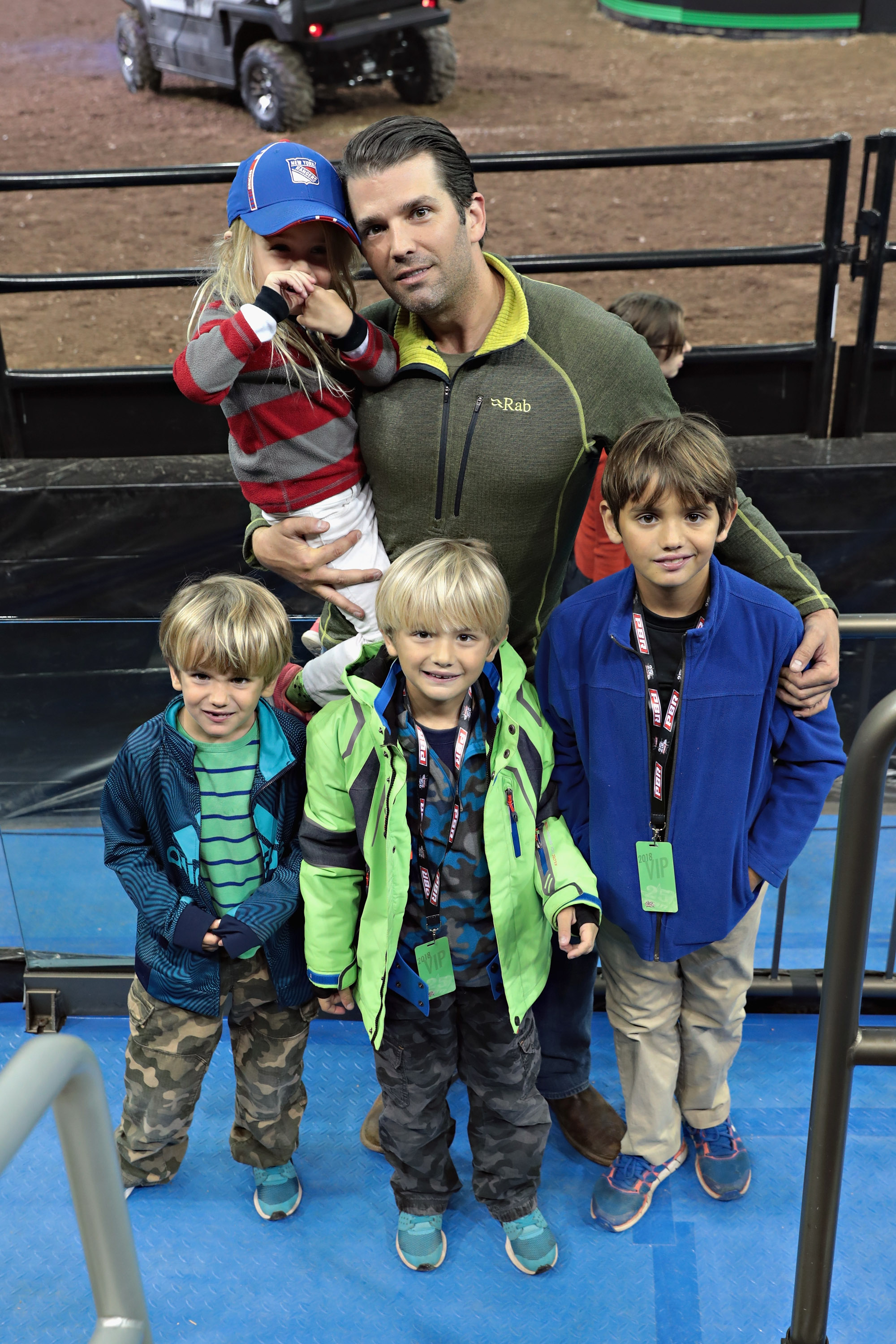 Donald Jr. (C) y sus hijos Chloe, Spencer, Tristan y Donald Trump III asisten al Professional Bull Riders Monster Energy Buck Off 2018 el 7 de enero de 2018, en Nueva York. | Fuente: Getty Images