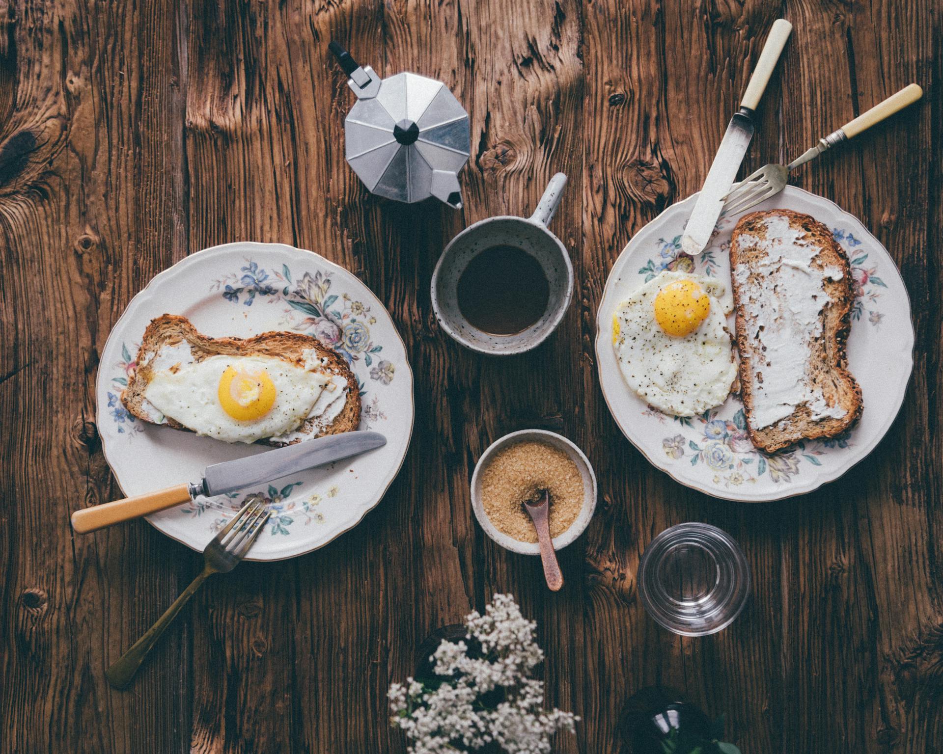 Desayuno en una mesa | Fuente: Pexels