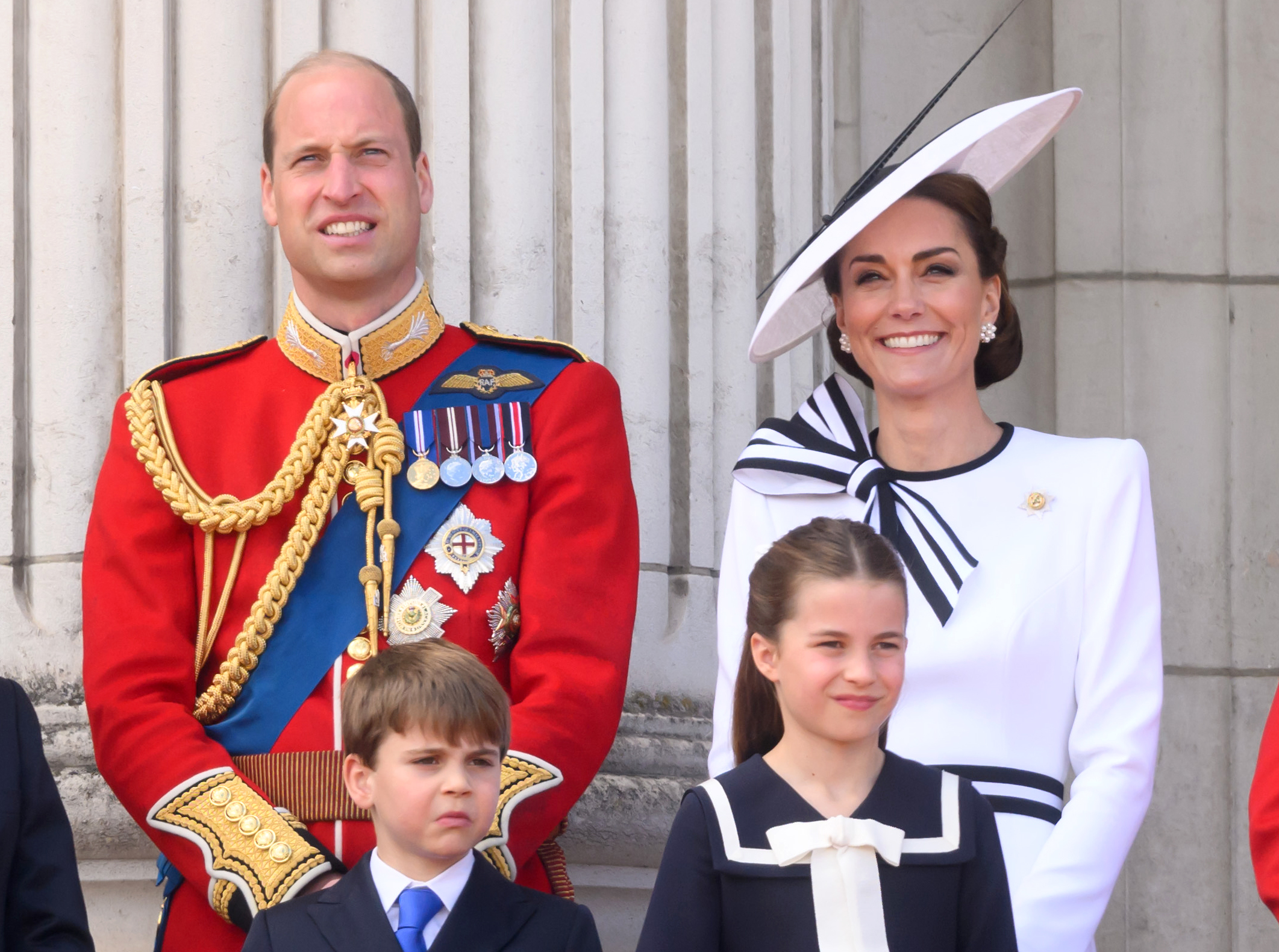 El príncipe William, príncipe de Gales, el príncipe Louis de Gales, la princesa Charlotte de Gales, y Catherine, Princesa de Gales, durante el Trooping the Colour en Londres, Inglaterra, el 15 de junio de 2024. | Fuente: Getty Images