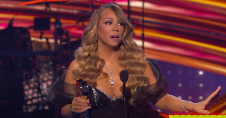 Mariah Carey aceptando su Premio Icono durante los iHeartRadio Music Awards el 17 de marzo de 2025 | Fuente: Youtube/iHeartRadio