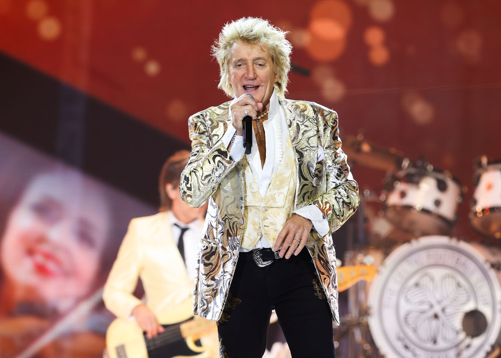 Rod Stewart actuando en el Tele2 Arena el 8 de junio de 2024, en Estocolmo, Suecia | Fuente: Getty Images