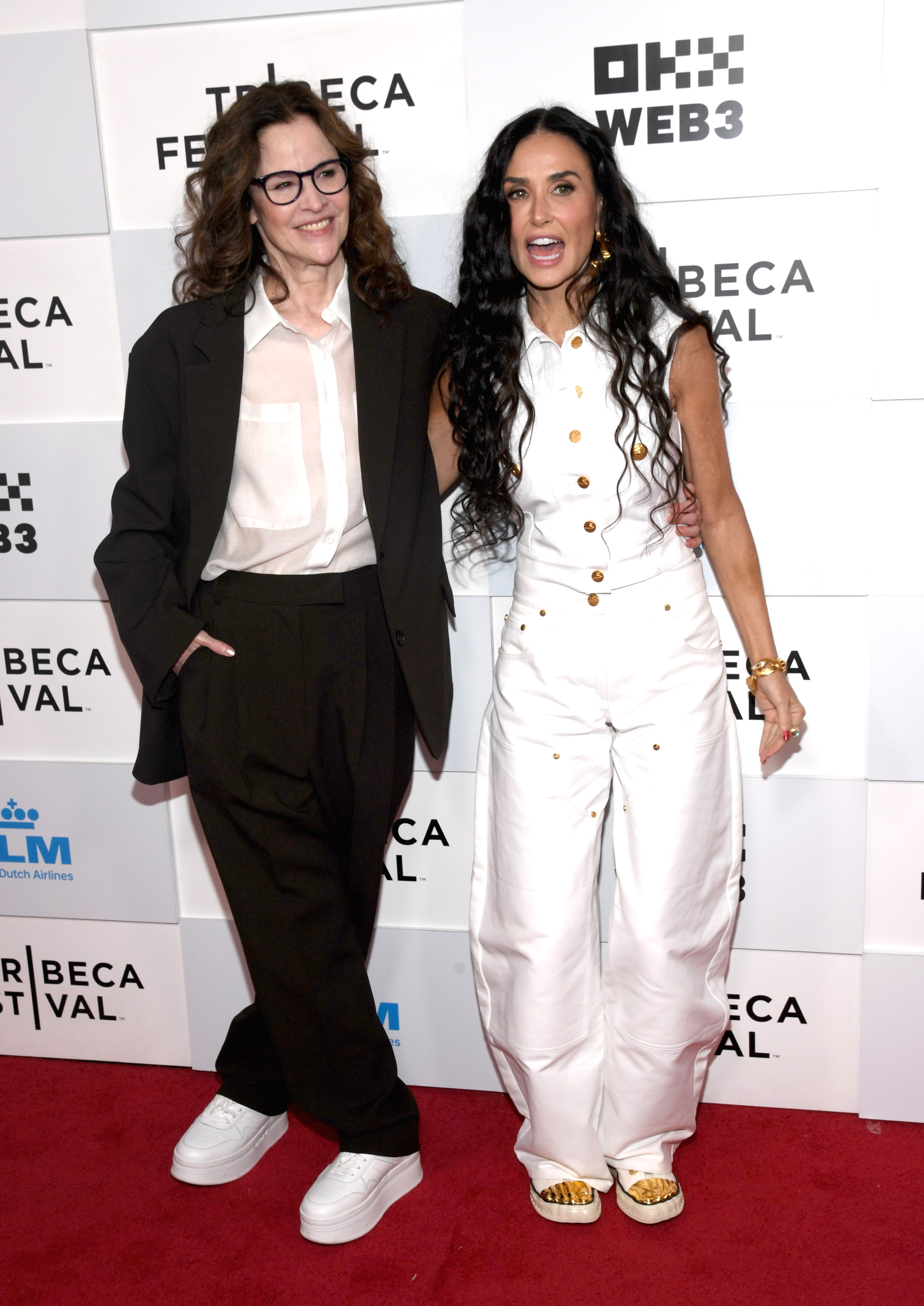 Ally Sheedy y Demi Moore asisten a una proyección de "BRATS" durante el Festival de Tribeca el 7 de junio de 2024 en la ciudad de Nueva York. | Fuente: Getty Images