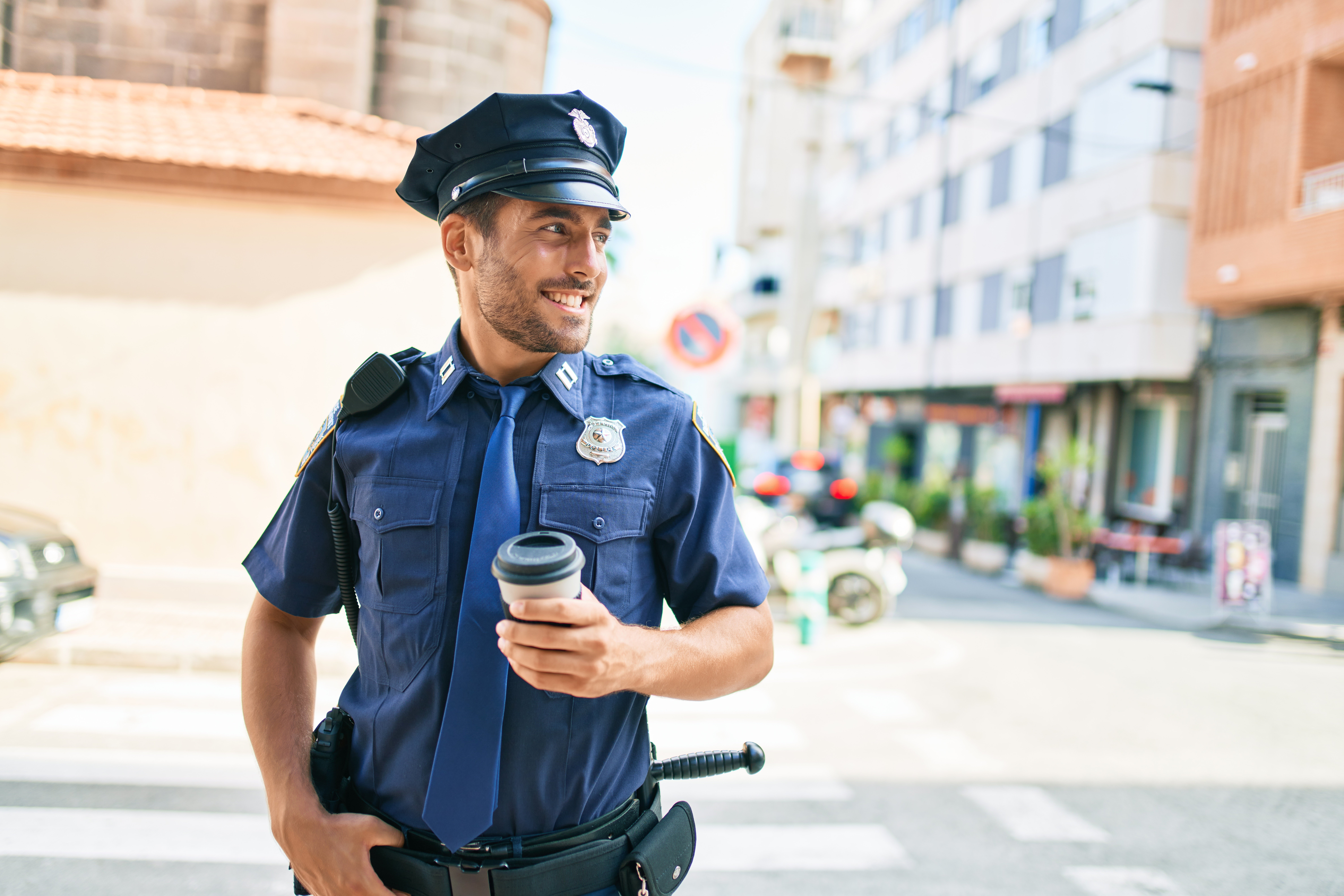 Policía sonriente. | Foto: Shutterstock