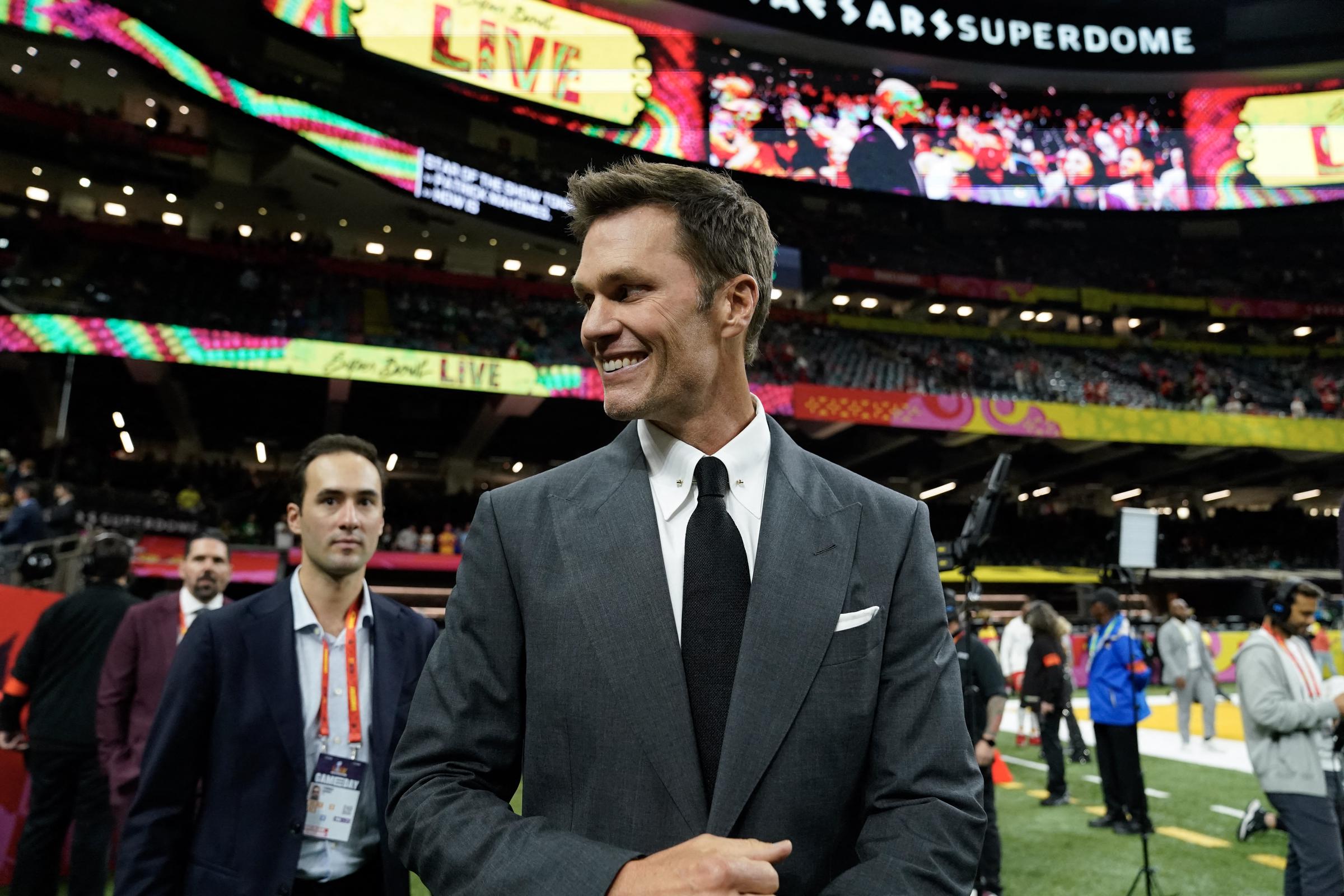 Tom Brady sonríe antes del partido entre los Philadelphia Eagles y los Kansas City Chiefs. | Fuente: Getty Images