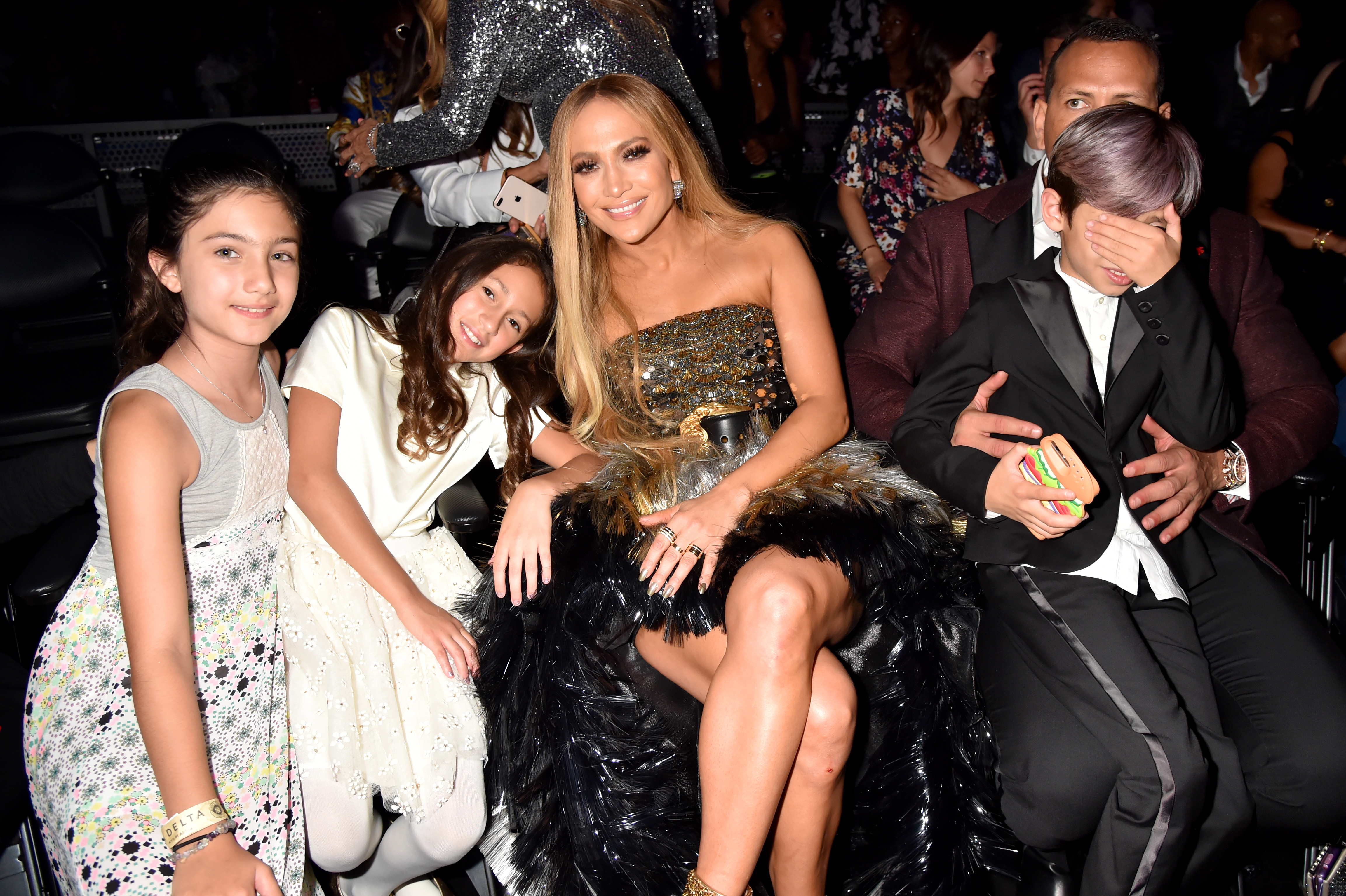 Jennifer Lopez, con Emme Muñiz, Max Muñiz y Alex Rodríguez el 20 de agosto de 2018 en Nueva York | Foto: Getty Images