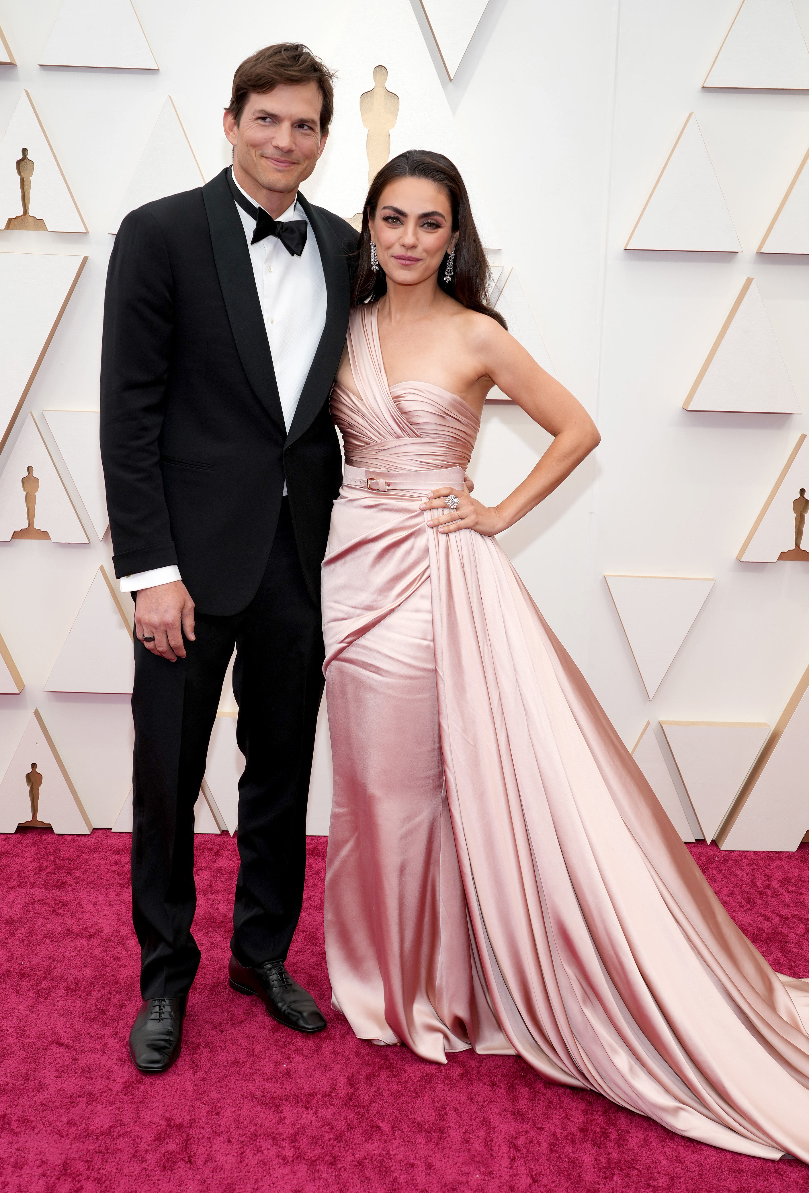 Ashton Kutcher y Mila Kunis en la 94 edición de los Premios de la Academia en Hollywood, California, el 27 de marzo de 2022 | Fuente: Getty Images