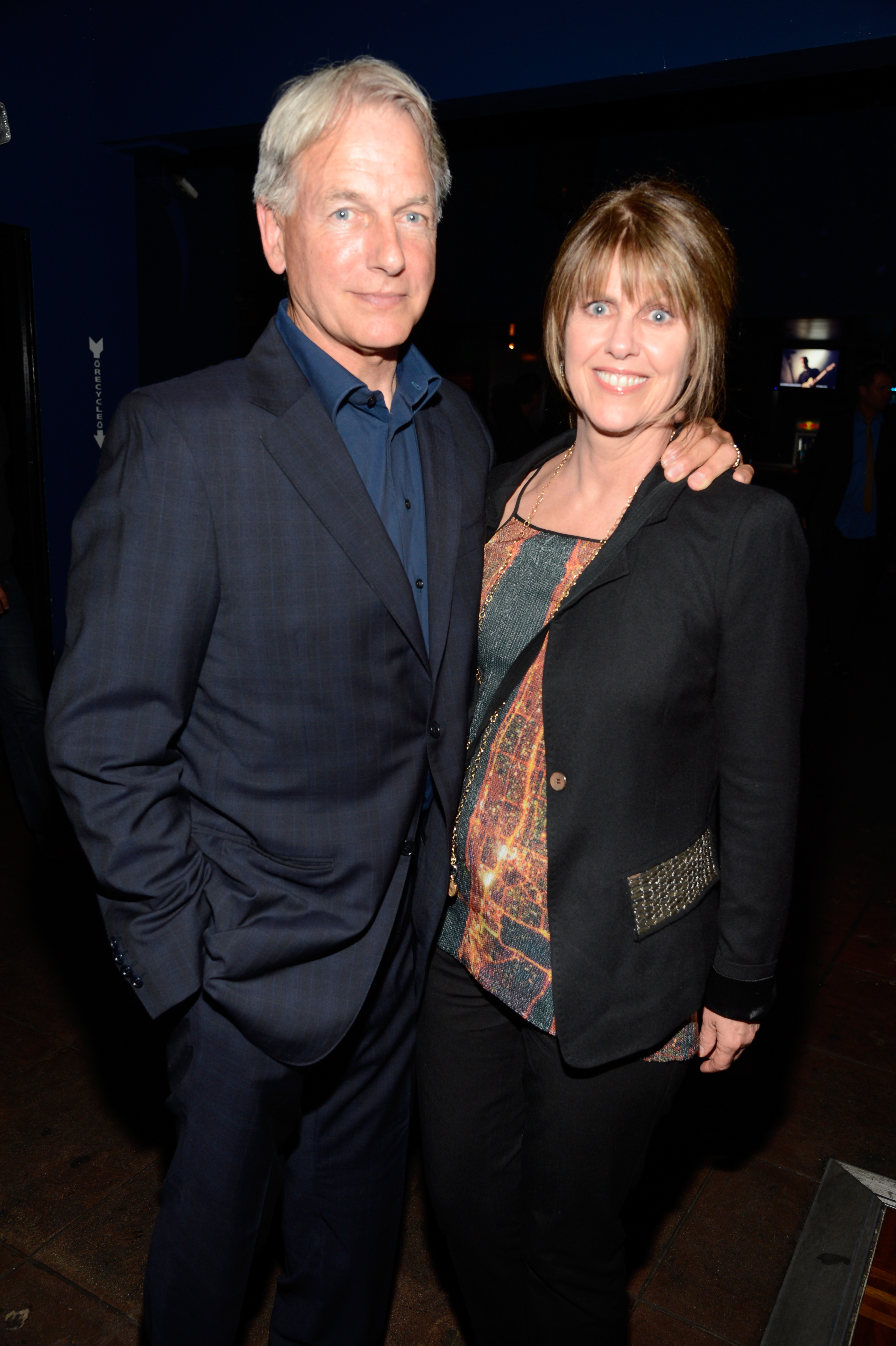 Mark Harmon y Pam Dawber asisten a la actuación de los Rolling Stones el 27 de abril de 2013, en Los Ángeles, California. | Fuente: Getty Images