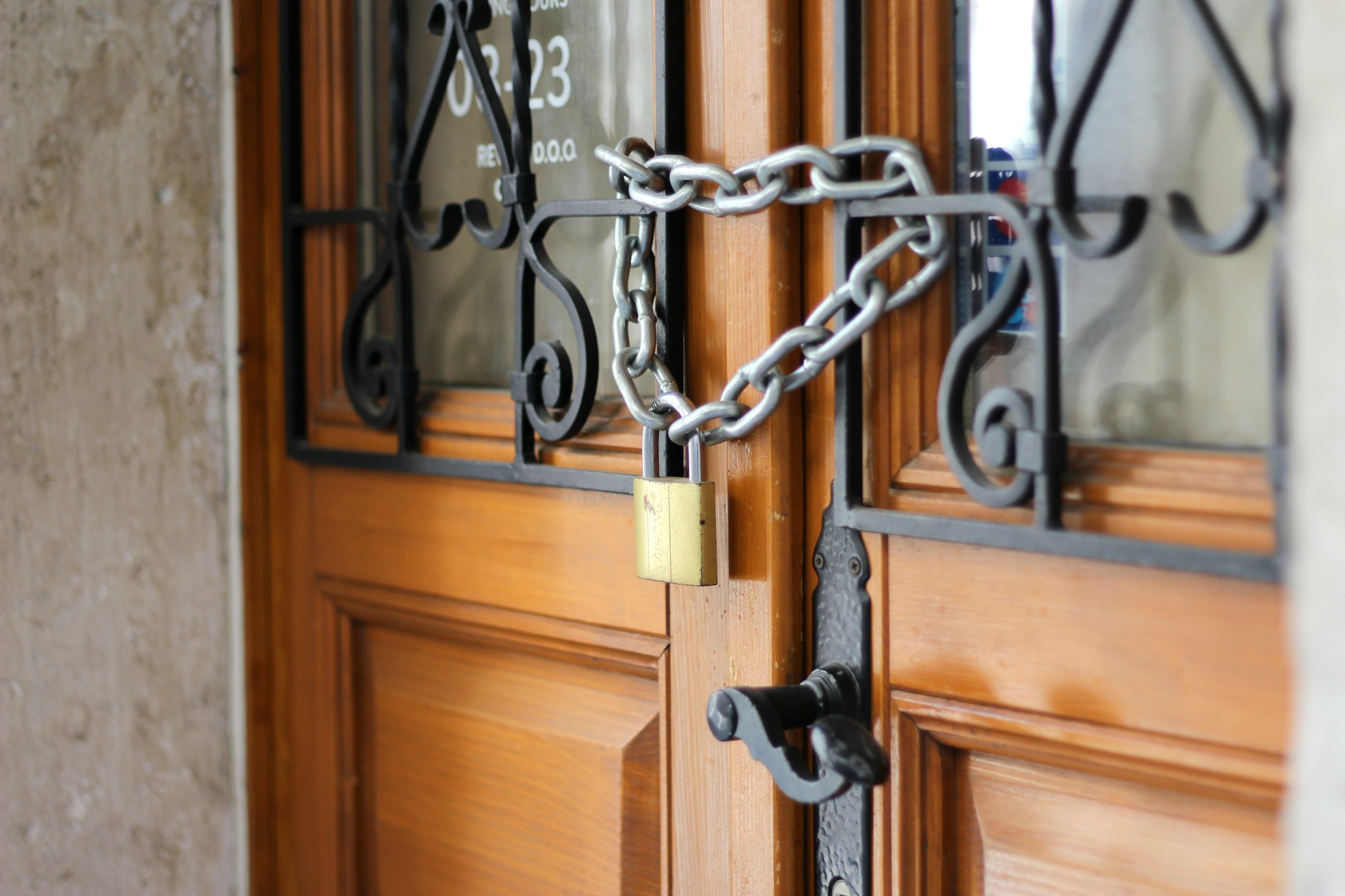 Una puerta cerrada | Fuente: Unsplash