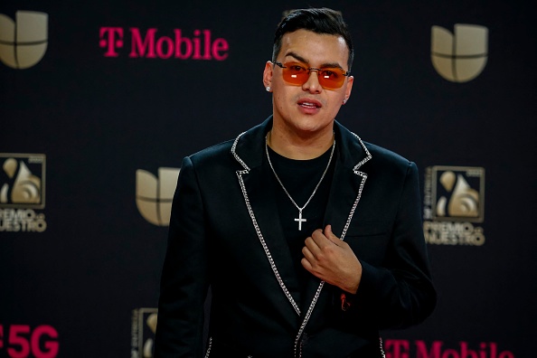 El cantante colombiano Yeison Jiménez llega a la 34ª edición de "Premio Lo Nuestro" de Univision en el FTX Arena de Miami, Florida, el 24 de febrero de 2022 | Fuente: Getty Images