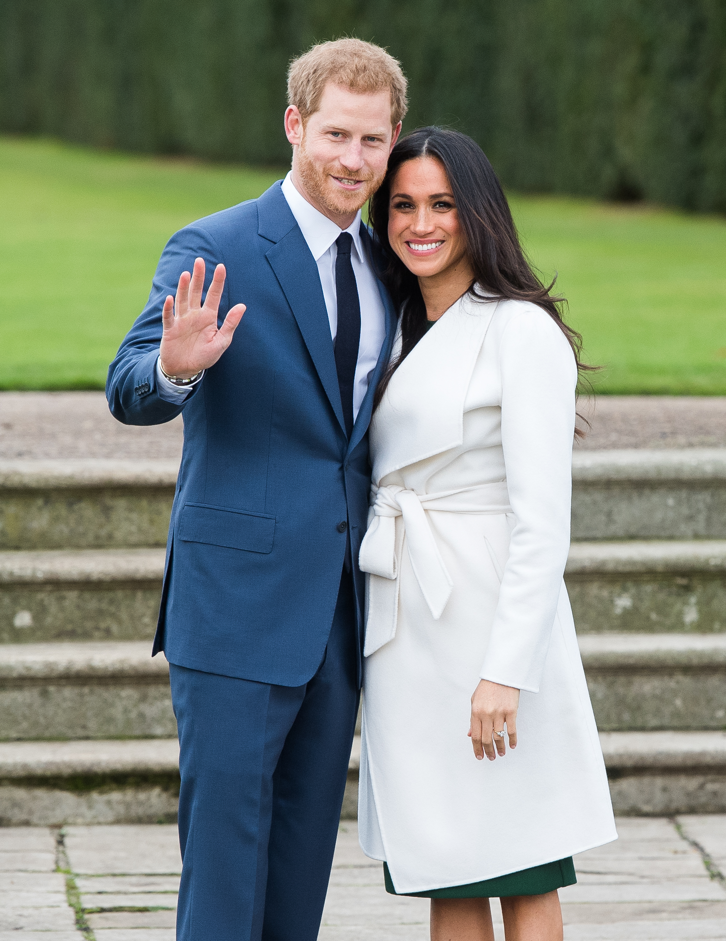 El príncipe Harry y Meghan Markle durante una sesión de fotos oficial para anunciar su compromiso el 27 de noviembre de 2017, en Londres, Inglaterra. | Fuente: Getty Images