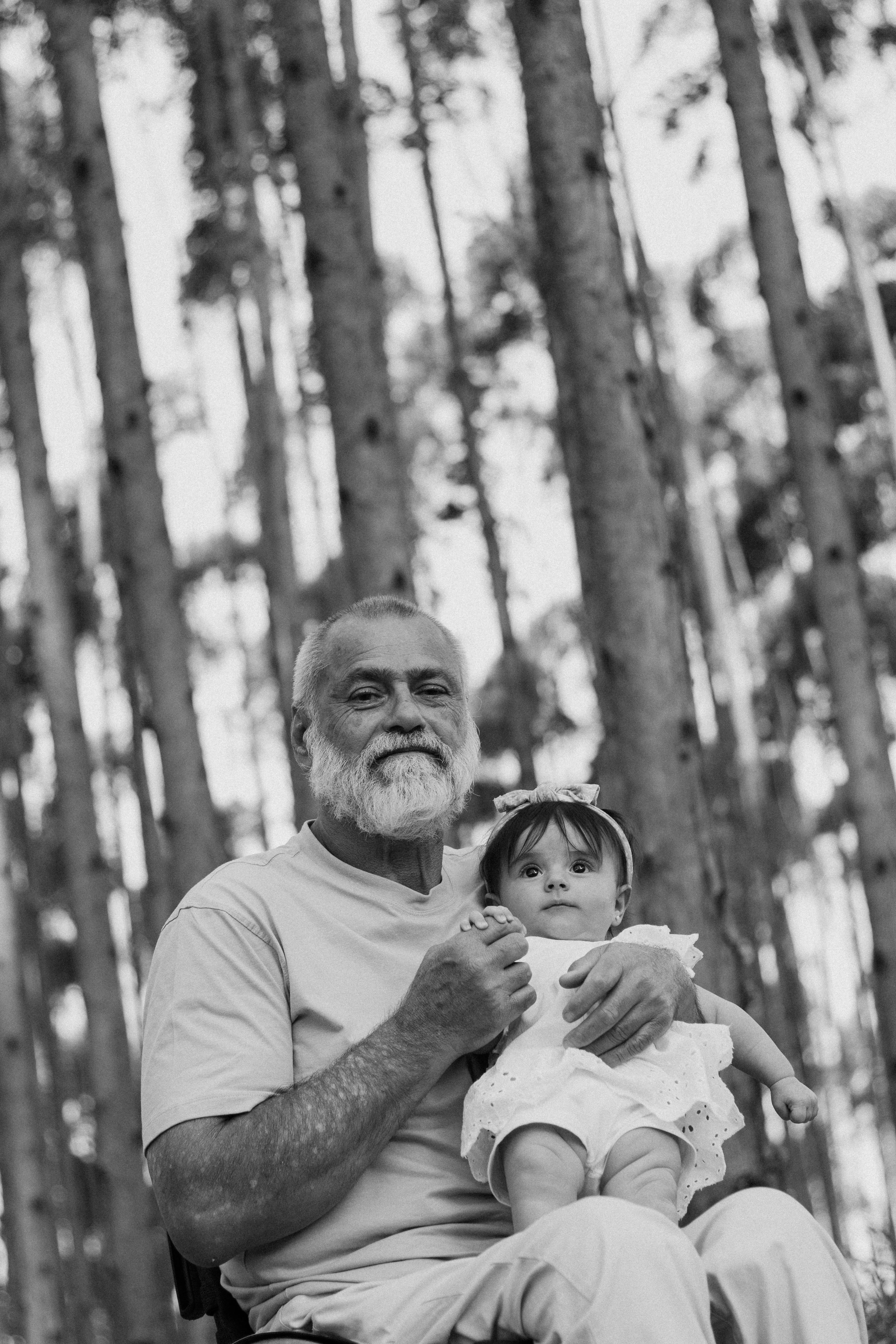 El abuelo y su nieta | Fuente: Pexels