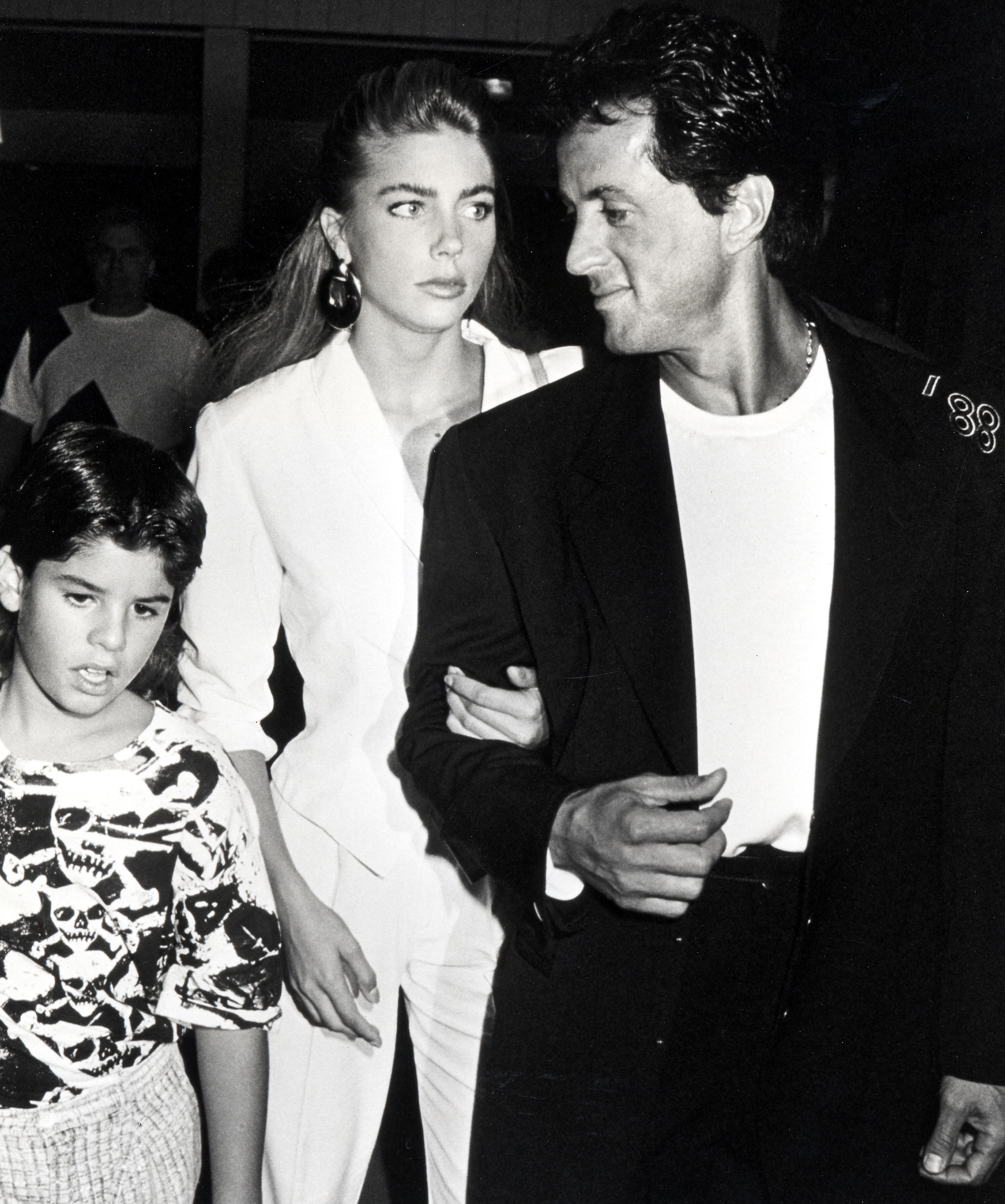 Jennifer Flavin, Sylvester y Sage Stallone el 26 de agosto de 1988 | Fuente: Getty Images