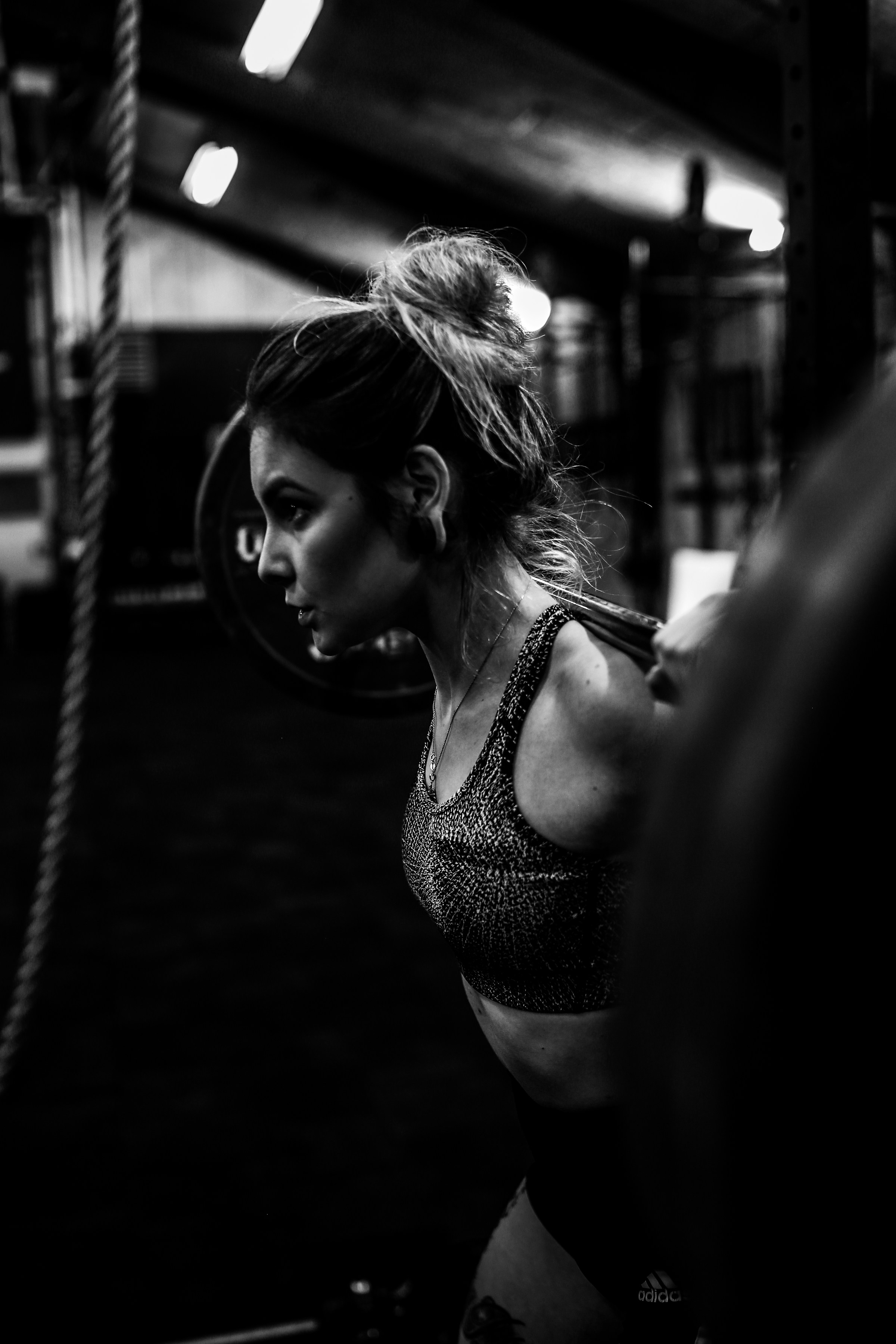 Una mujer en el gimnasio | Foto: Unsplash
