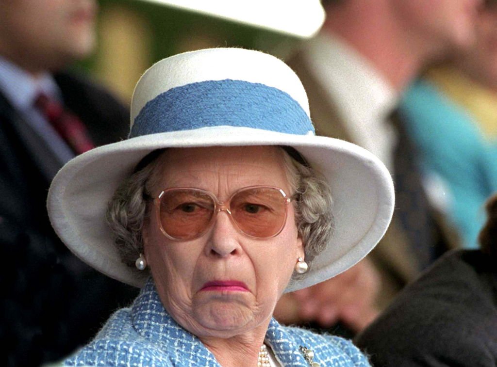 La reina Elizabeth II en el ‘Royal Windsor Horse Show’ en el castillo de Windsor, 18 de mayo de 1997. | Foto: Getty Images
