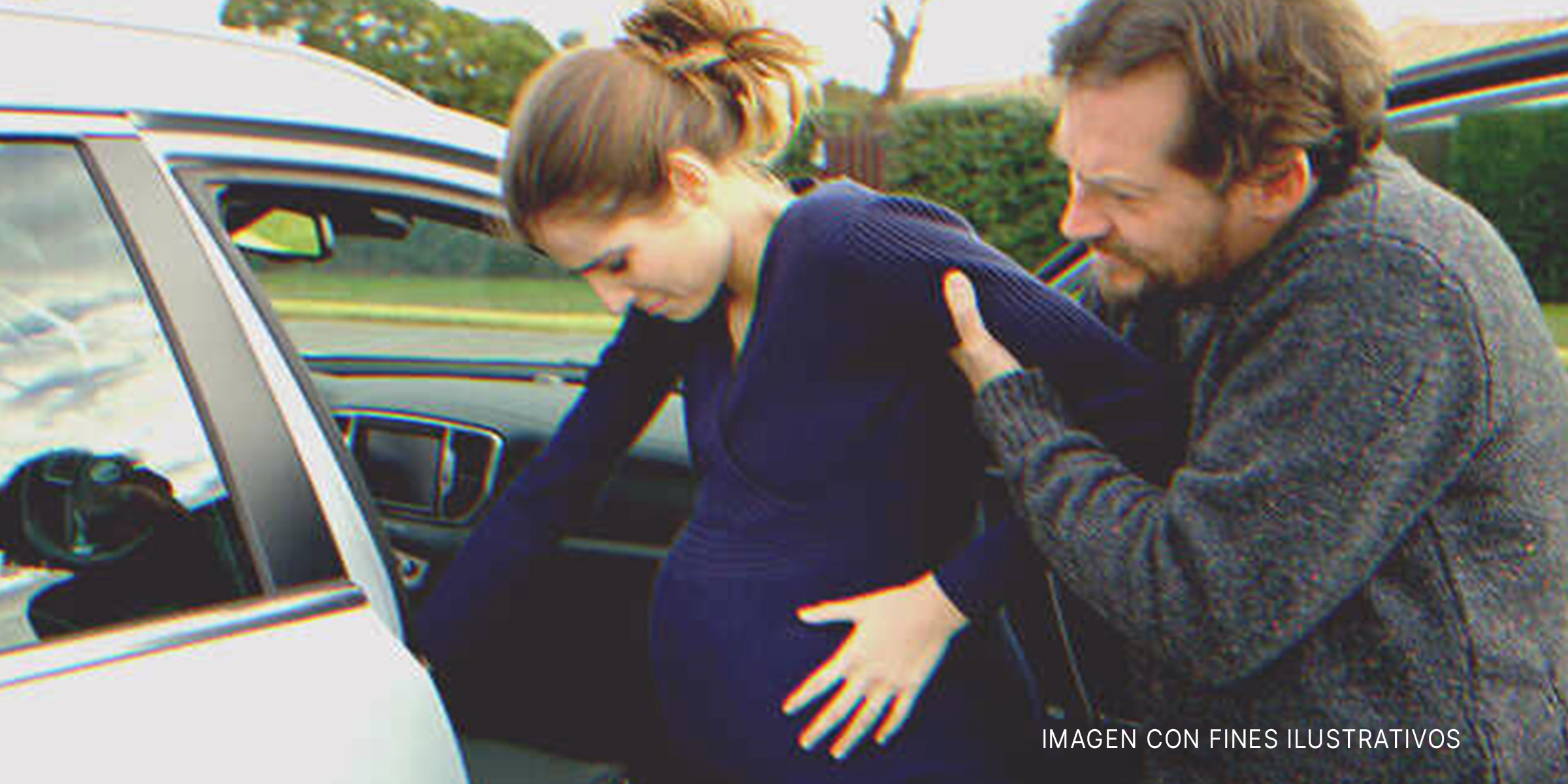 Mujer embarazada con su pareja | Foto: Shutterstock