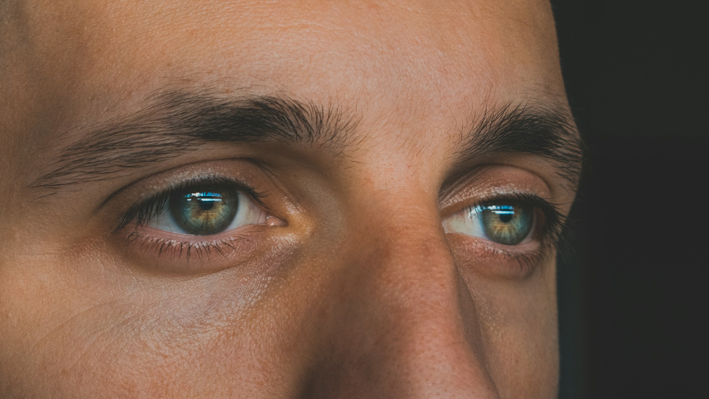 Primer plano de los ojos de un hombre | Fuente: Unsplash