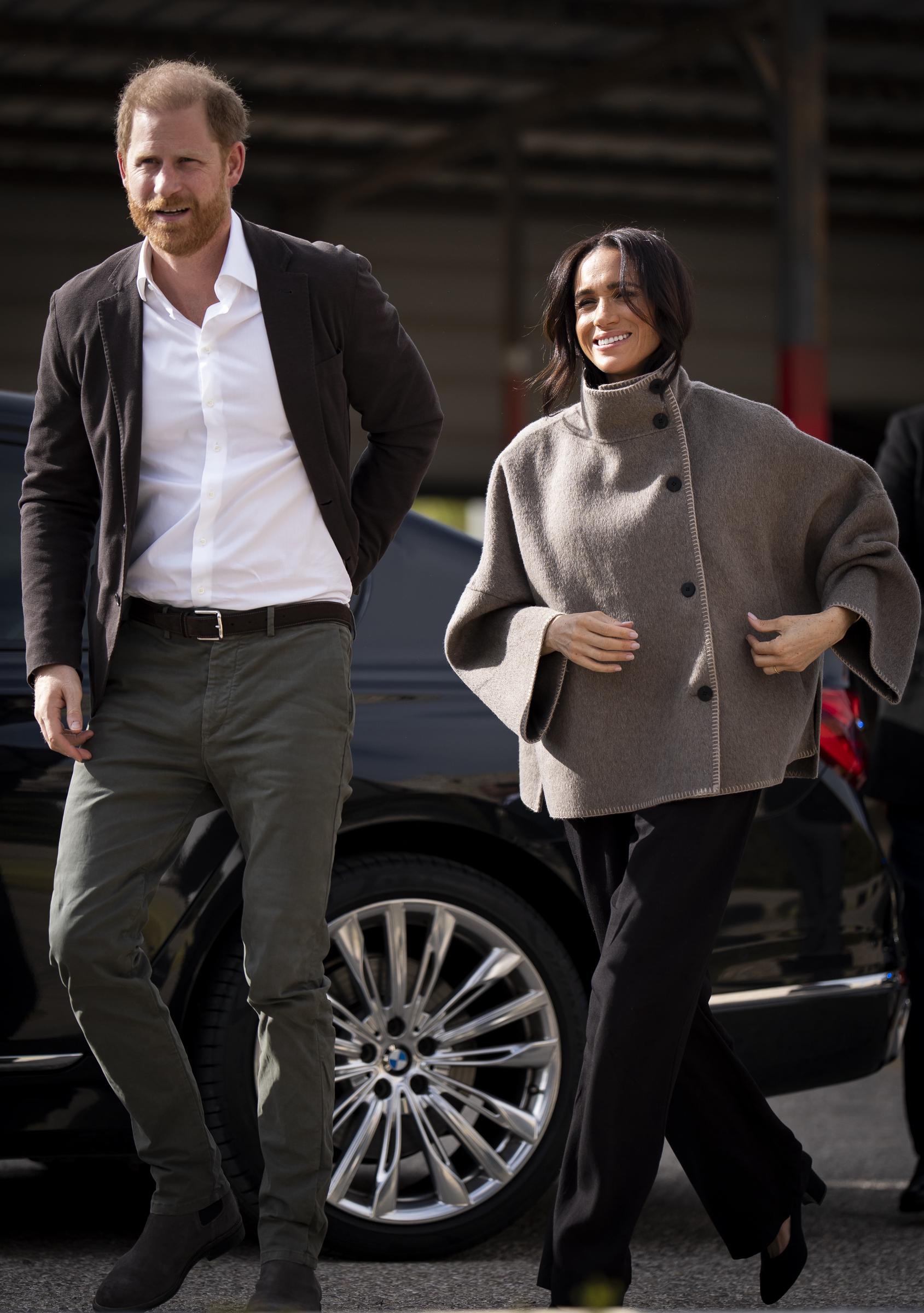 El príncipe Harry y Meghan Markle llevaban años construyendo su vida familiar fuera del Reino Unido. En agosto de 2026, sus planes habían cambiado bastante, y la pareja se preparaba para establecer una residencia privada en el Reino Unido ahora que Archie y Lilibet empezaban el colegio. | Fuente: Getty Images