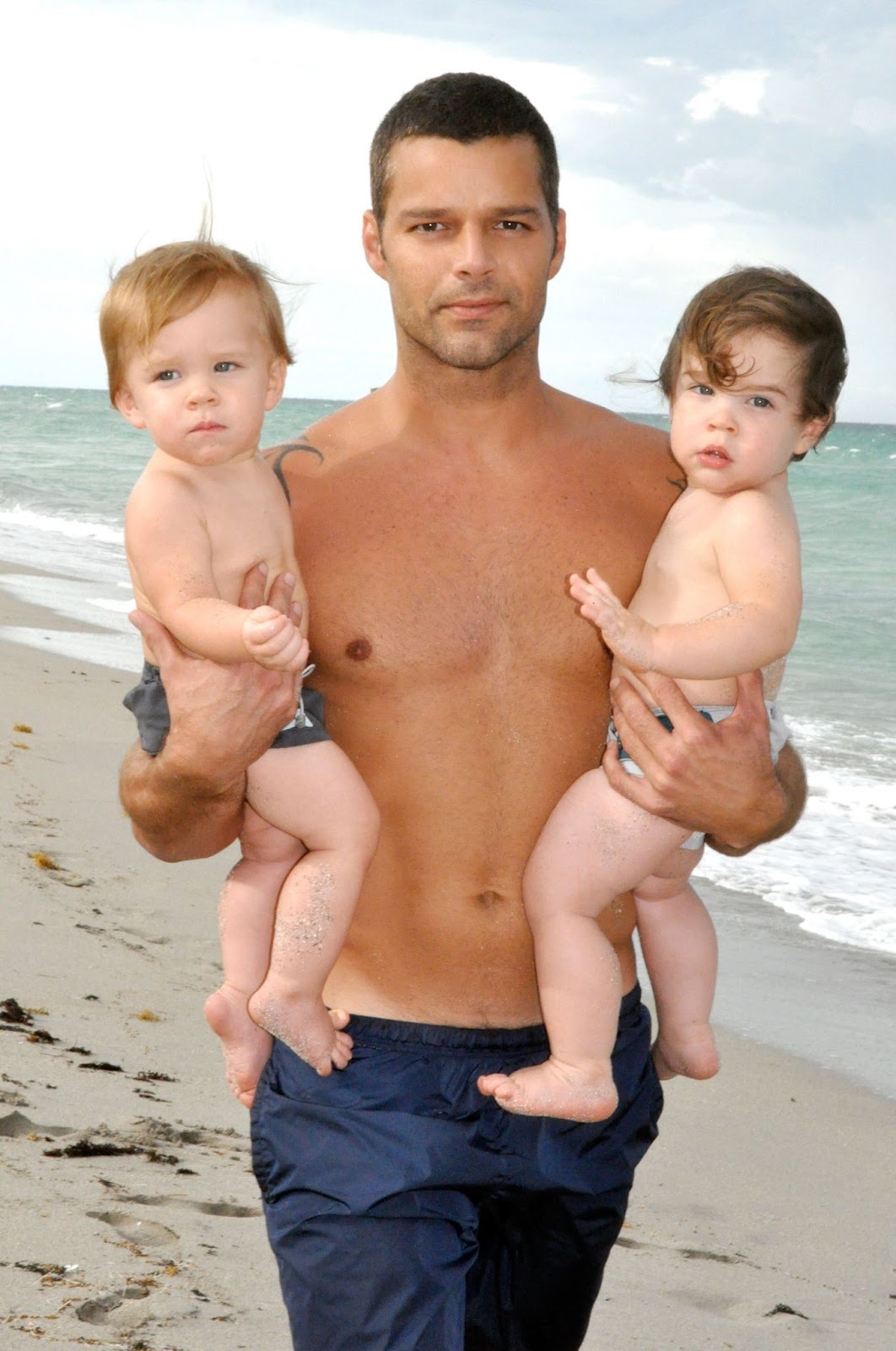 Ricky, Valentino y Matteo Martin en la playa de Miami el 18 de agosto de 2009 | Fuente: Getty Images