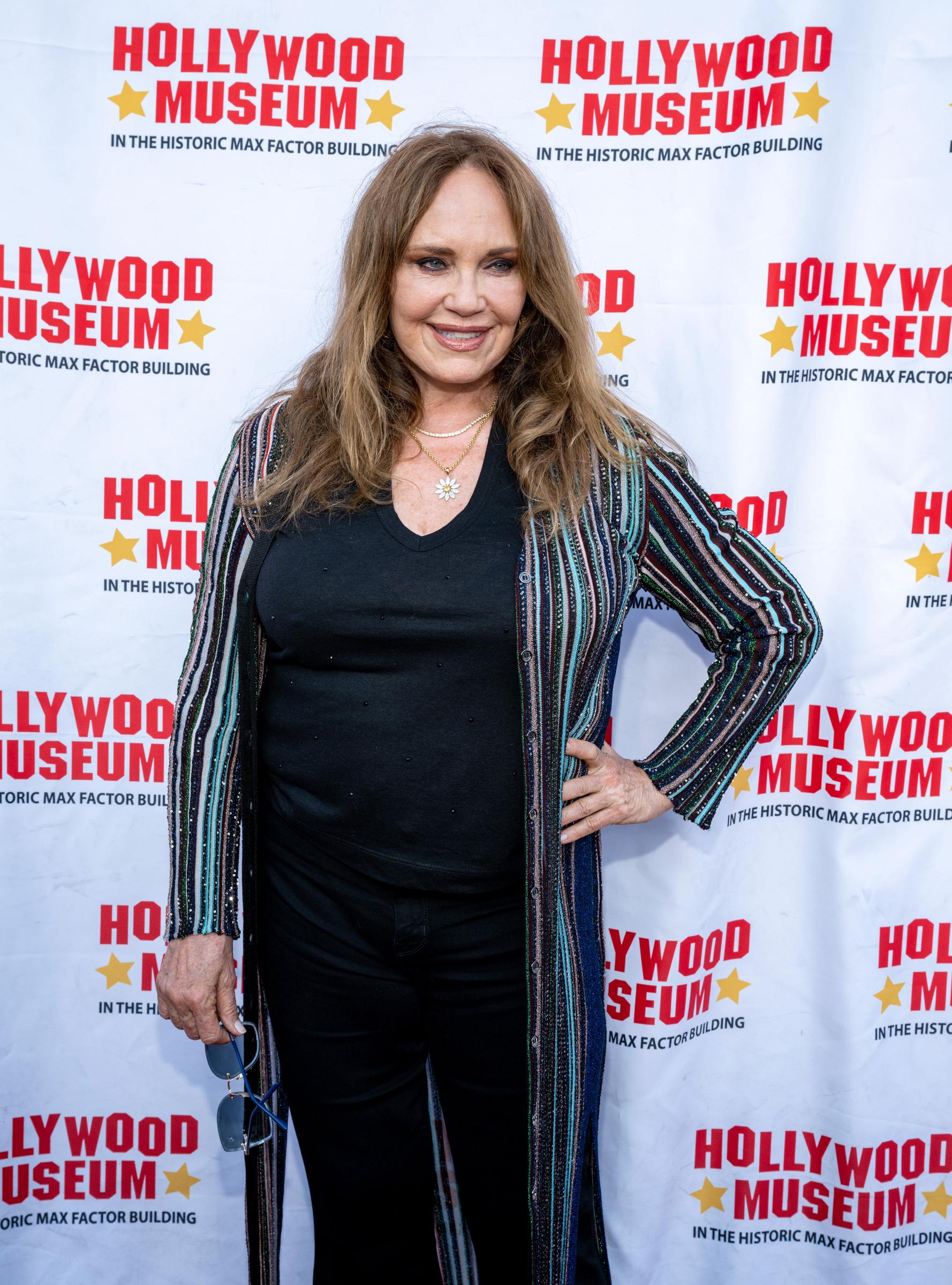 Catherine Bach asiste a la celebración de una boda el 1 de agosto de 2024, en Hollywood, California | Fuente: Getty Images