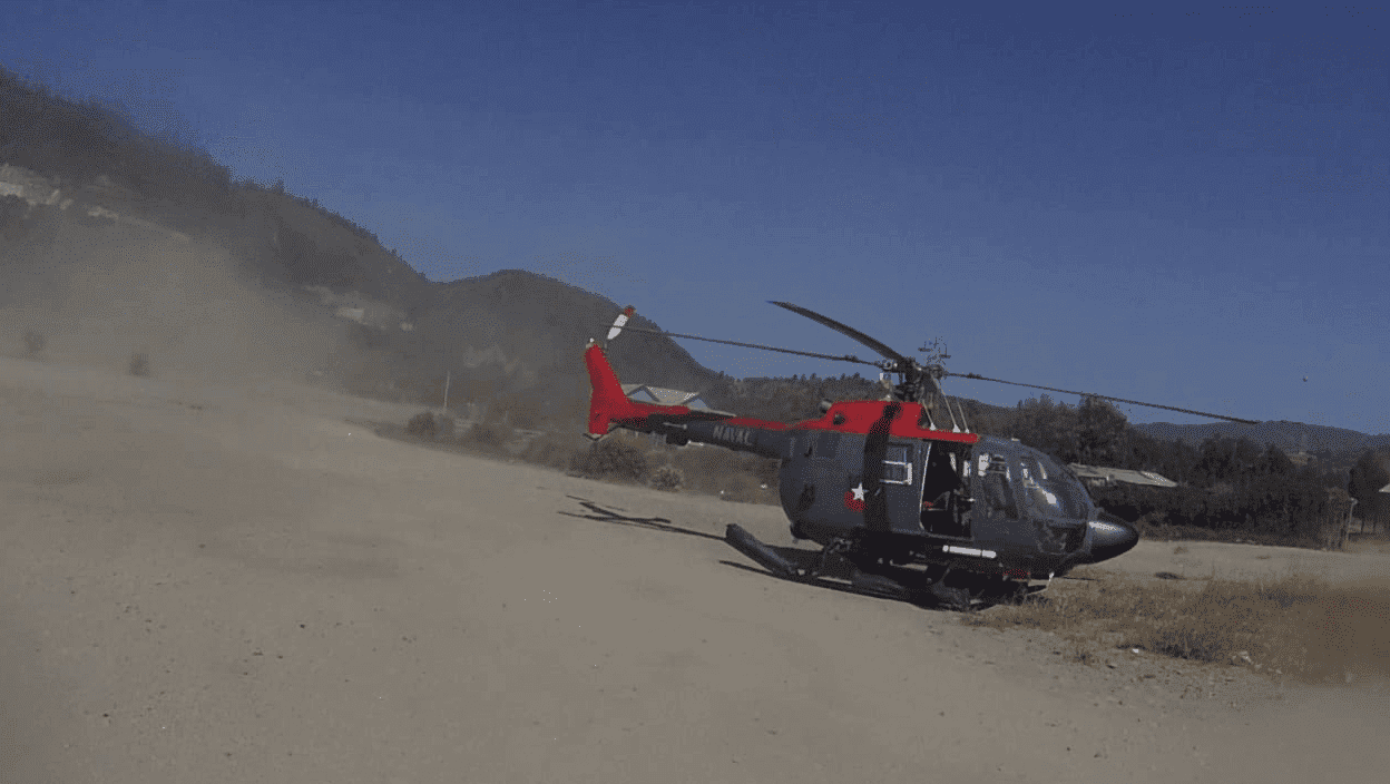 El helicóptero que rescató a la niña. Fuente: Twitter/Armada_Chile