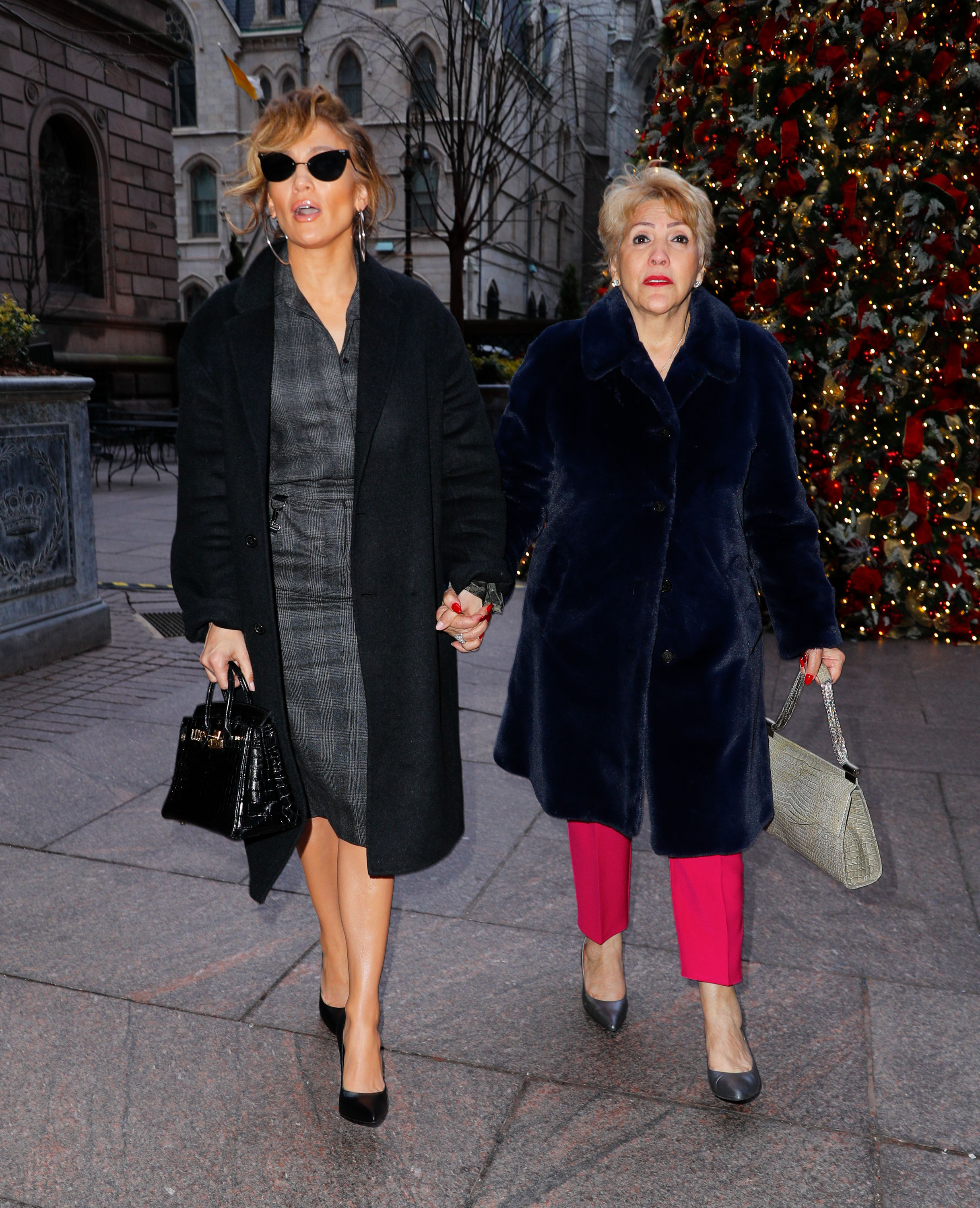 Jennifer Lopez y Guadalupe Rodriguez en Nueva York el 12 de diciembre de 2018 | Foto: Getty Images