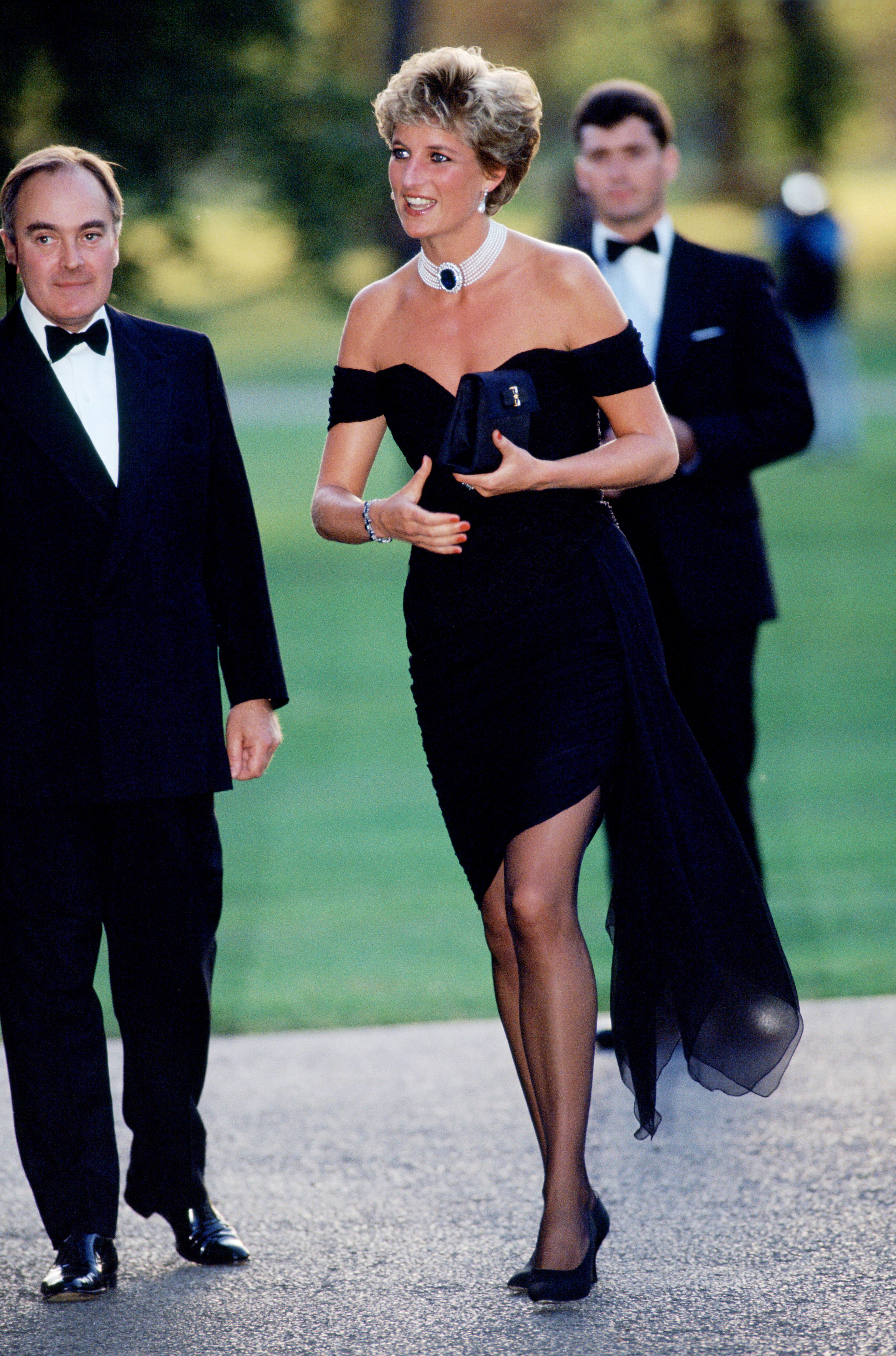 La princesa Diana con el "vestido de la venganza" el 29 de junio de 1994, en Londres | Foto: Getty Images