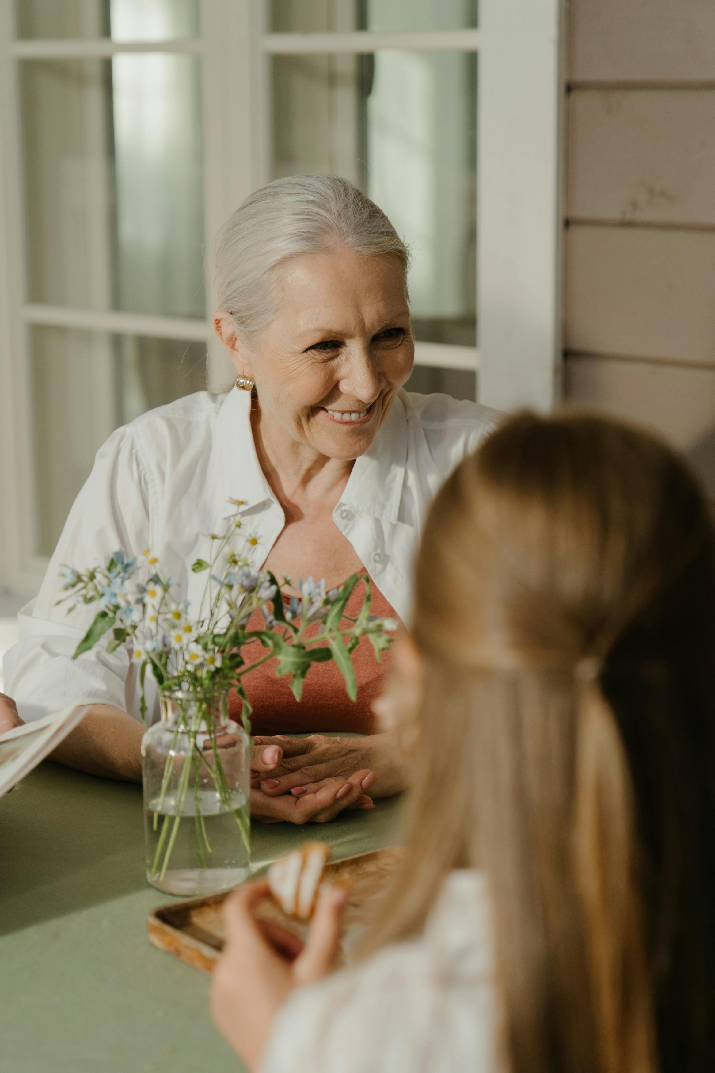 Una anciana sonriente | Fuente: Pexels