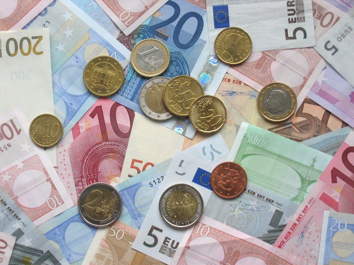 Billetes y monedas de euros . | Imagen: PxHere