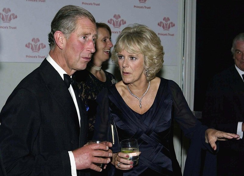 Príncipe Charles y Camilla Parker Bowles el 15 de octubre de 2003 en Londres. | Foto: Getty Images