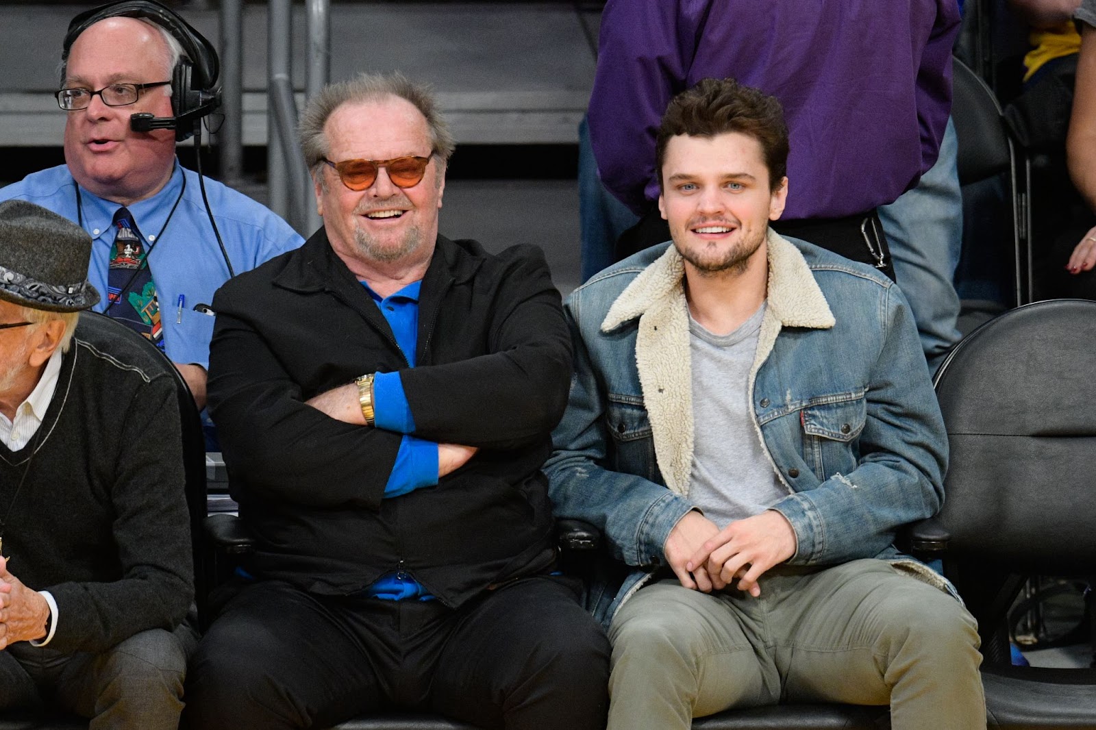 Jack y Ray Nicholson en un partido de baloncesto entre los Golden State Warriors y Los Angeles Lakers en el Staples Center el 4 de noviembre de 2016 | Fuente: Getty Images