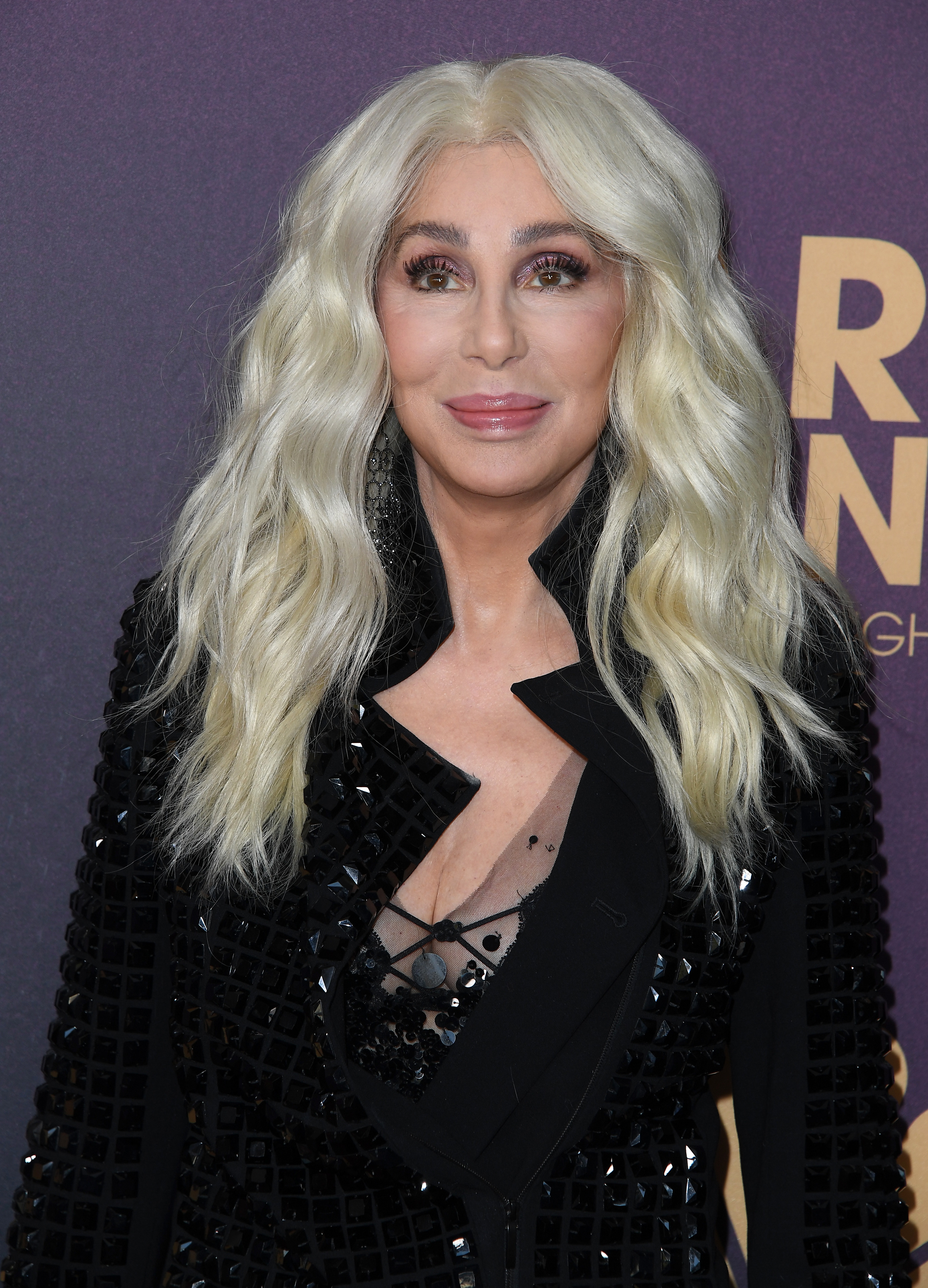 Cher llega al especial de cumpleaños de la NBC "Carol Burnett: 90 Years Of Laughter + Love" en Avalon Hollywood & Bardot en Los Ángeles, California, el 2 de marzo de 2023. | Foto: Getty Images