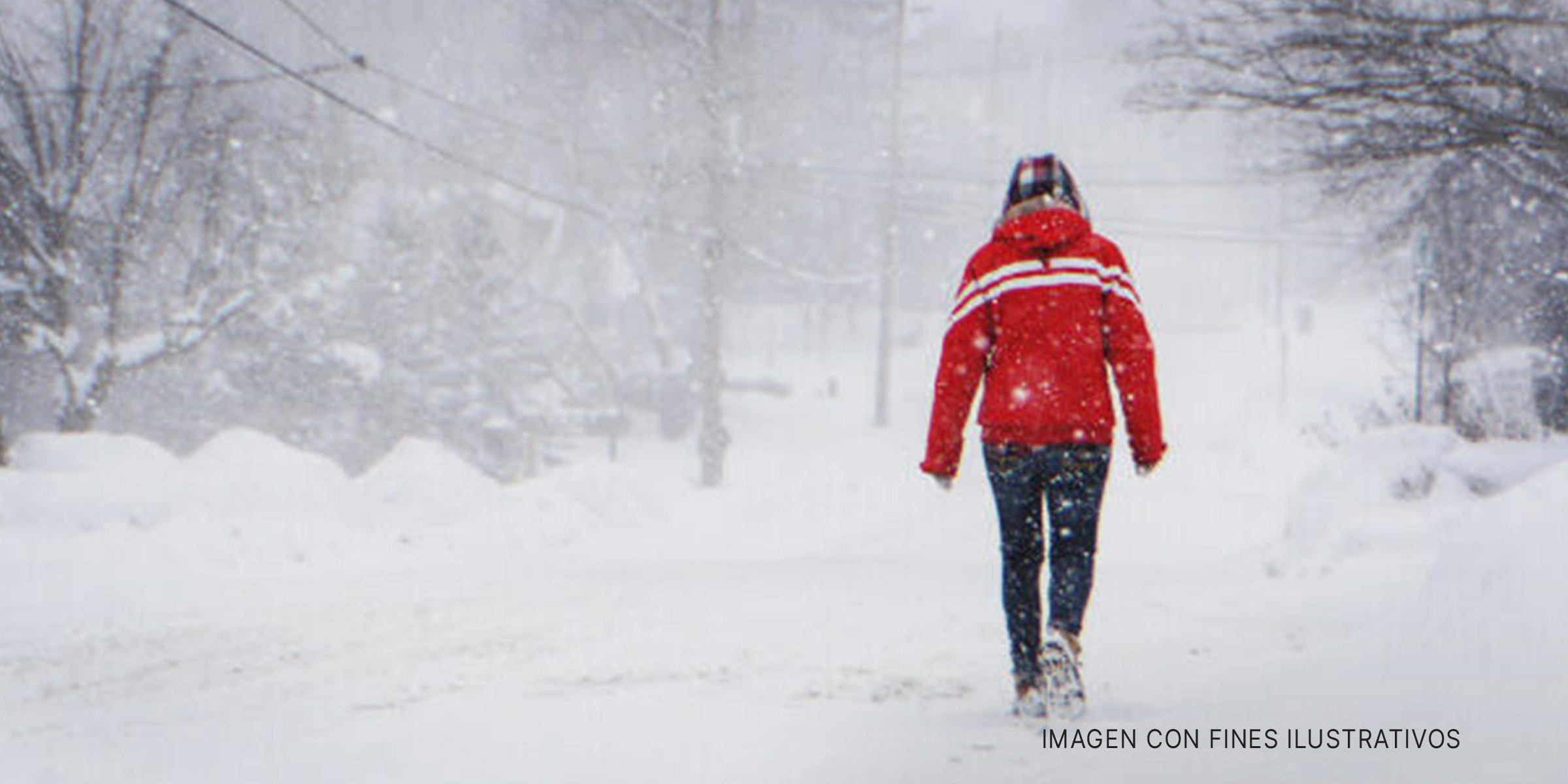 Mujer caminando sobre la nieve | Foto: Getty Images