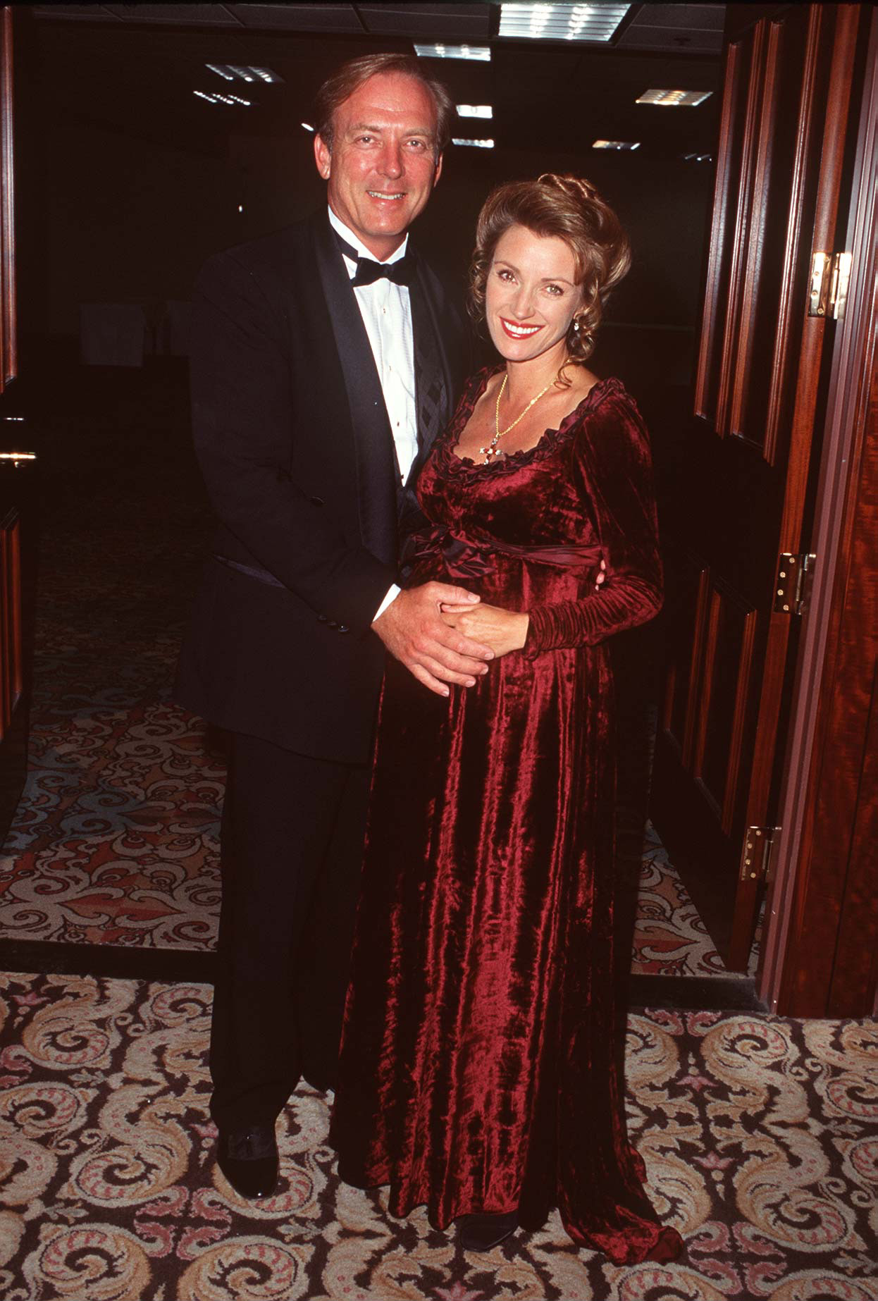 James Keach y Jane Seymour durante el 10º Premio Anual Moving Picture Ball American Cinematheque en honor a Mel Gibson el 29 de septiembre de 1995, en Century City, California. | Fuente: Getty Images