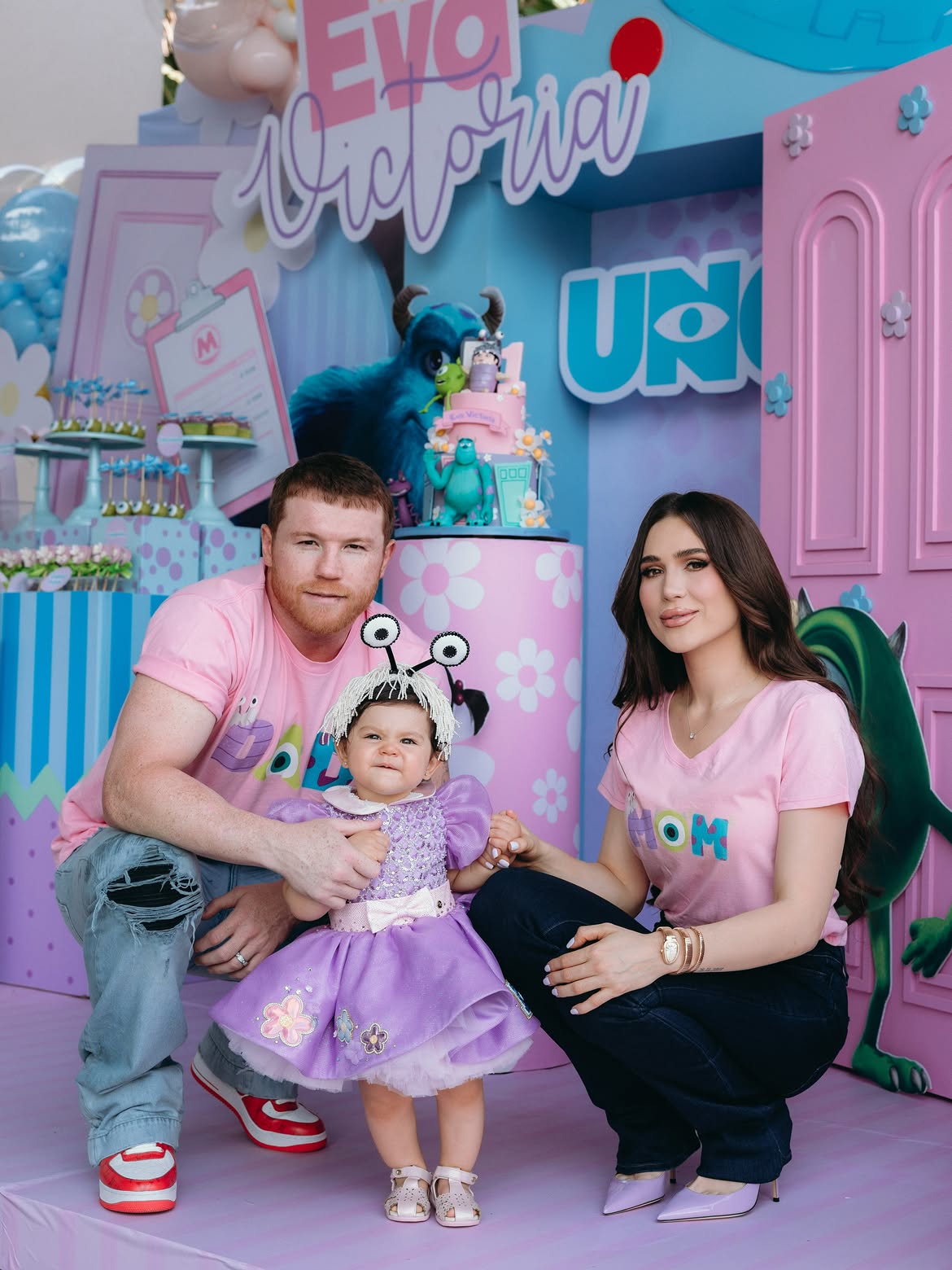 Saúl Canelo Álvarez y Fernanda Gómez con su pequeña Eva Victoria en su fiesta de cumpleaños | Fuente: Instagram/fernandagmtz