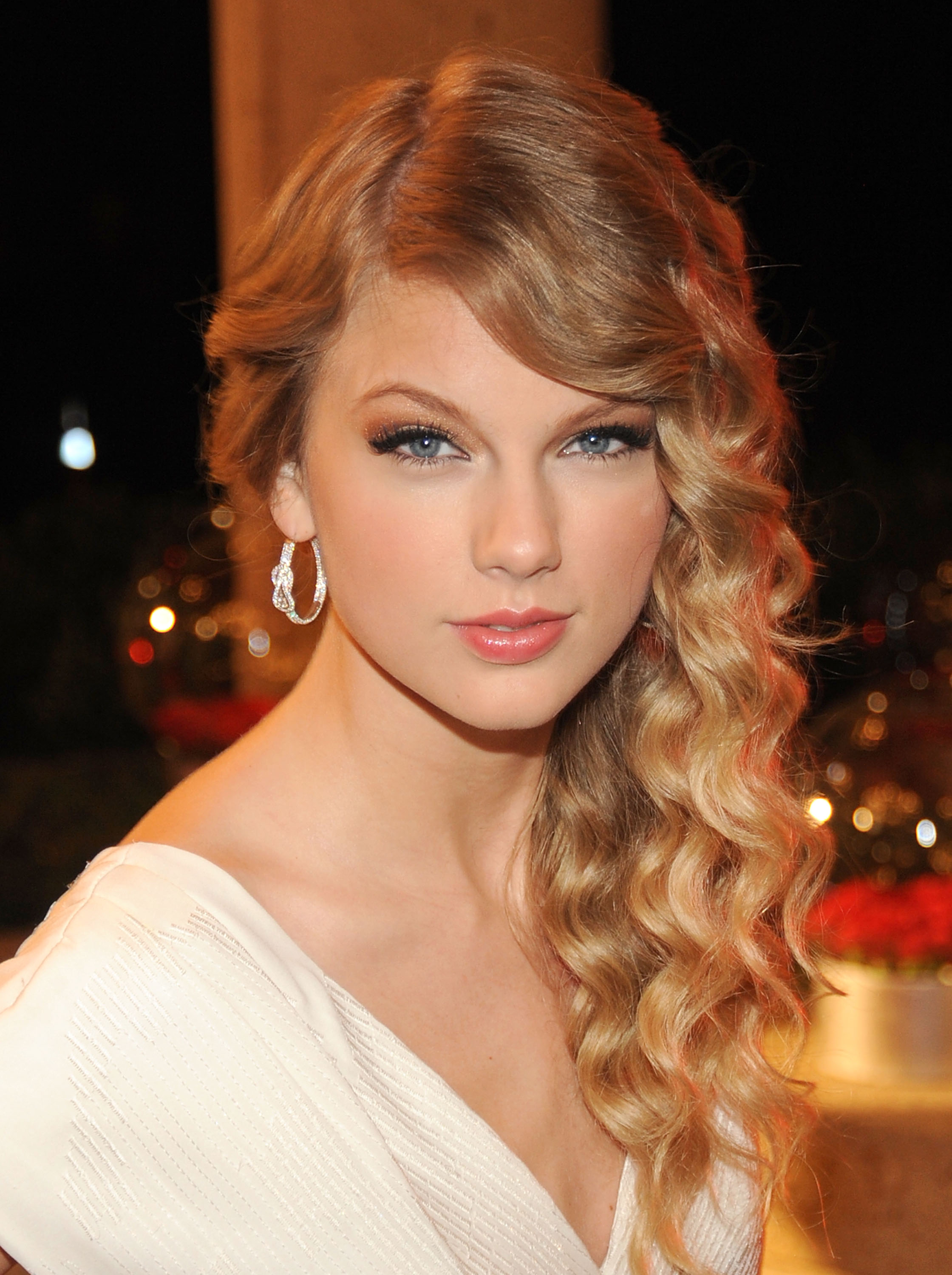 Taylor Swift en los 57º Premios Anuales BMI Country el 10 de noviembre de 2009 en Nashville, Tennessee. | Fuente: Getty Images