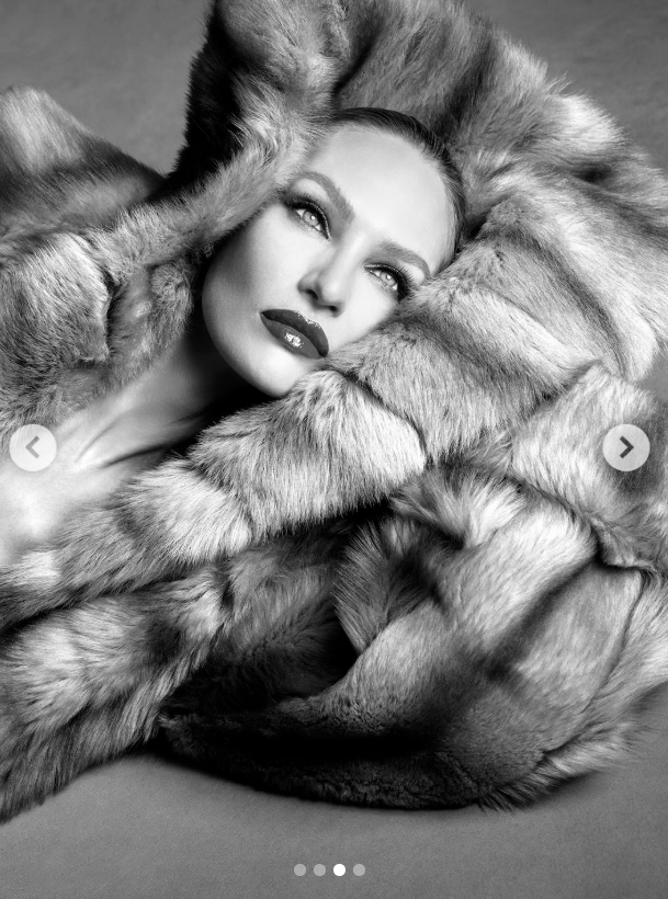 Candice Swanepoel está espectacular en un retrato editorial en blanco y negro para el número V161 de la revista V Magazine, fotografiado por Luigi e Iango. | Fuente: Instagram/candiceswanepoel