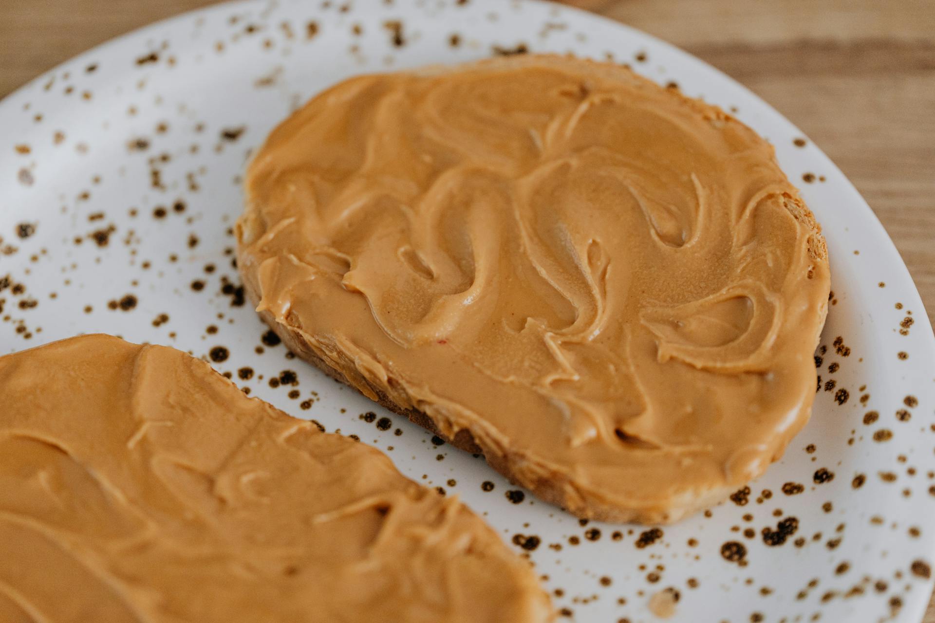 Tostadas en un plato | Fuente: Pexels