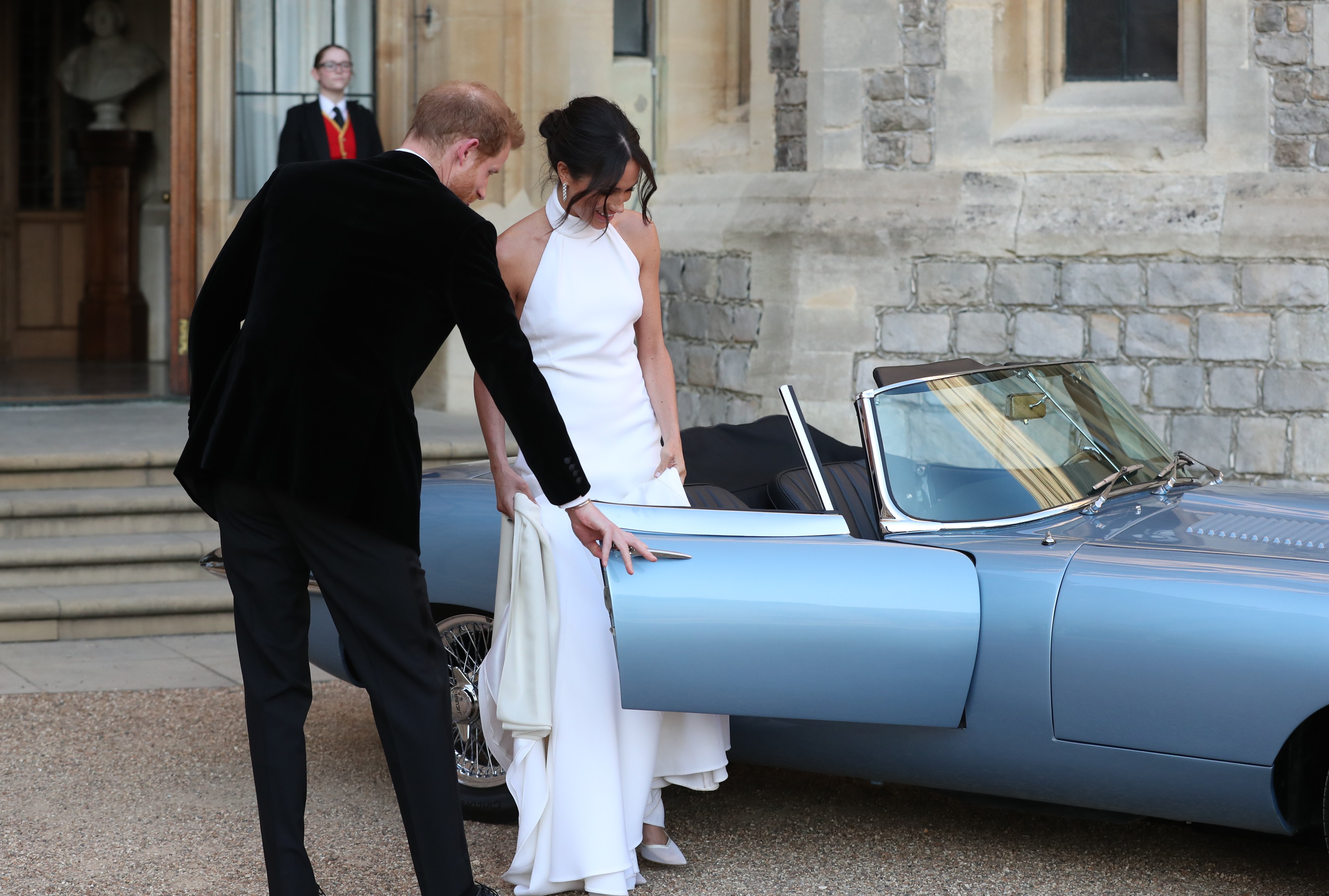 El príncipe Harry y Meghan Markle partiendo para la recepción de su boda por la noche en Frogmore House el 19 de mayo de 2018 en Windsor, Inglaterra. | Foto: Getty Images