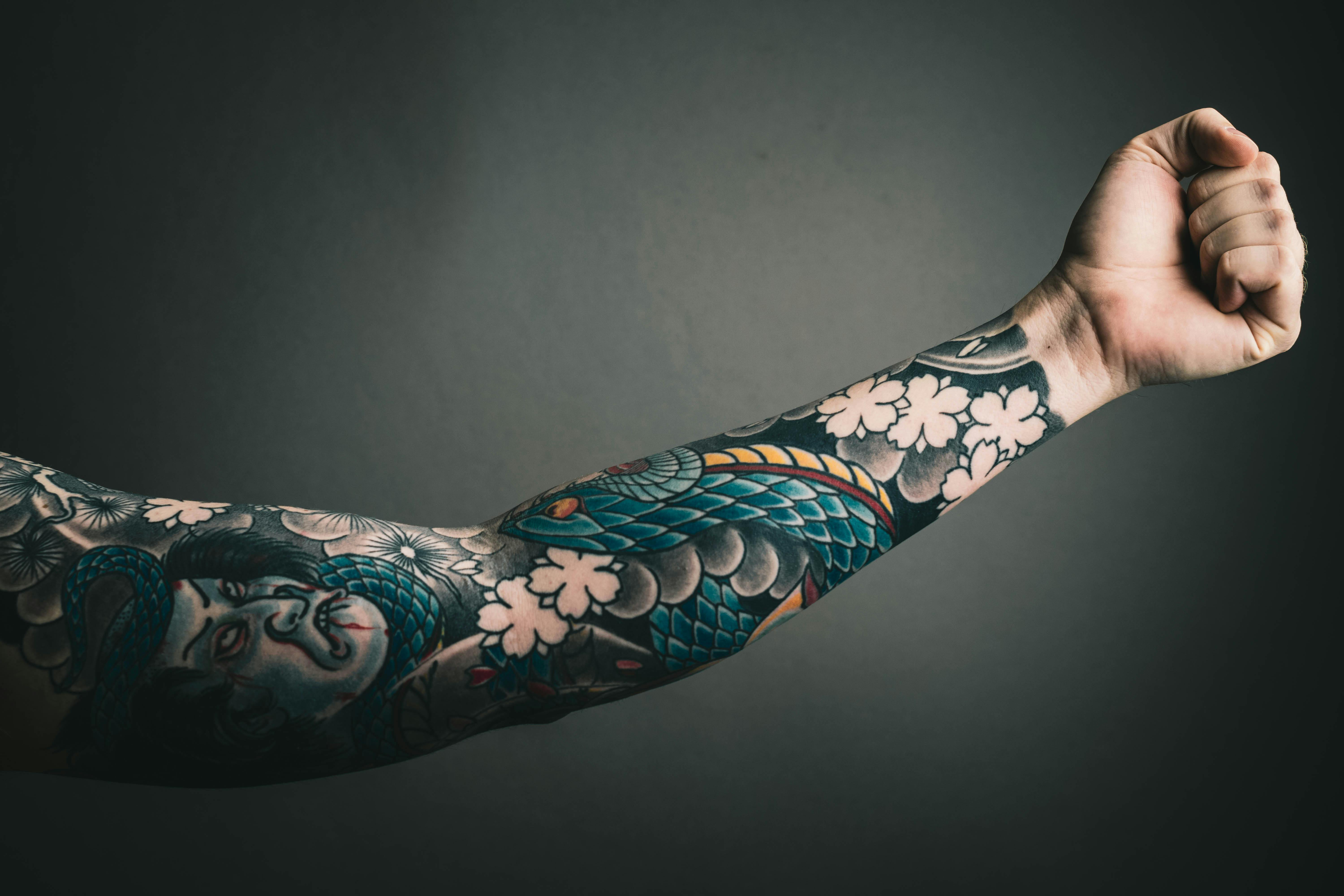 Un tatuaje de manga | Fuente: Pexels