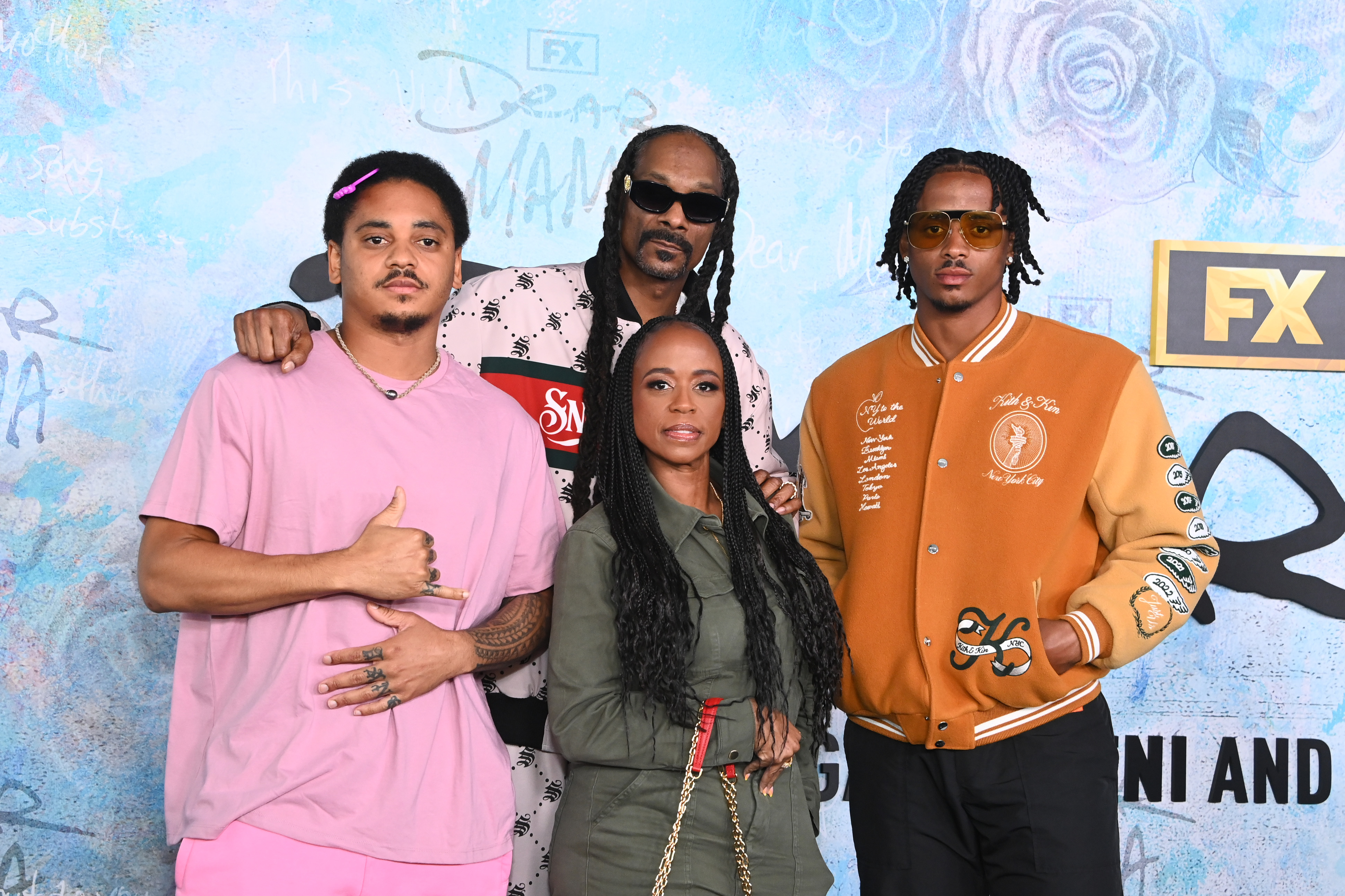 Corde Broadus, Snoop Dogg, Shante Broadus y Cordell Broadus el 18 de abril de 2023, en Los Ángeles, California | Fuente: Getty Images